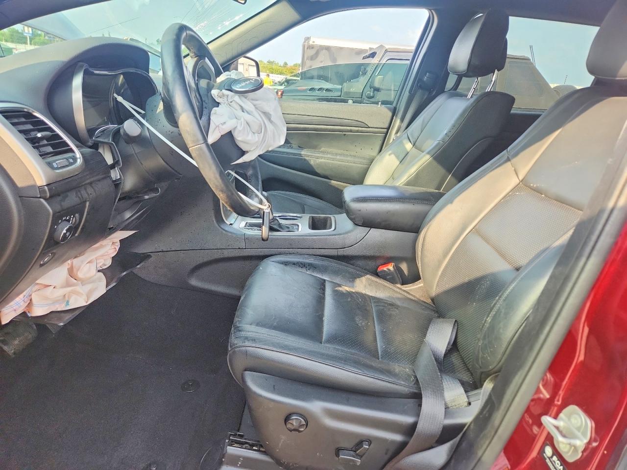 2021 Jeep Grand Cherokee Laredo Burgundy vin: 1C4RJEAG2MC625579
