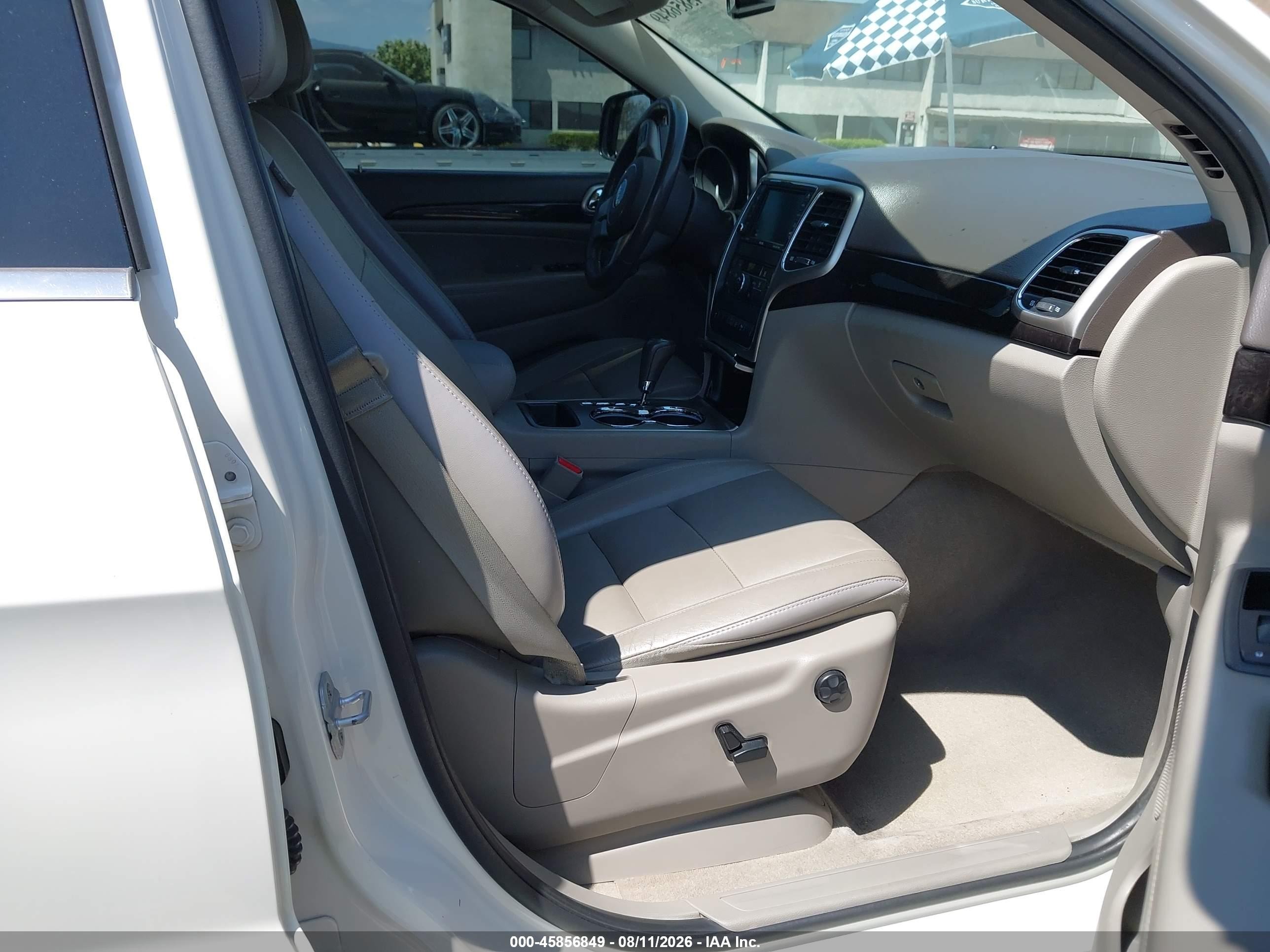 2012 Jeep Grand Cherokee Laredo White vin: 1C4RJEAG3CC239977