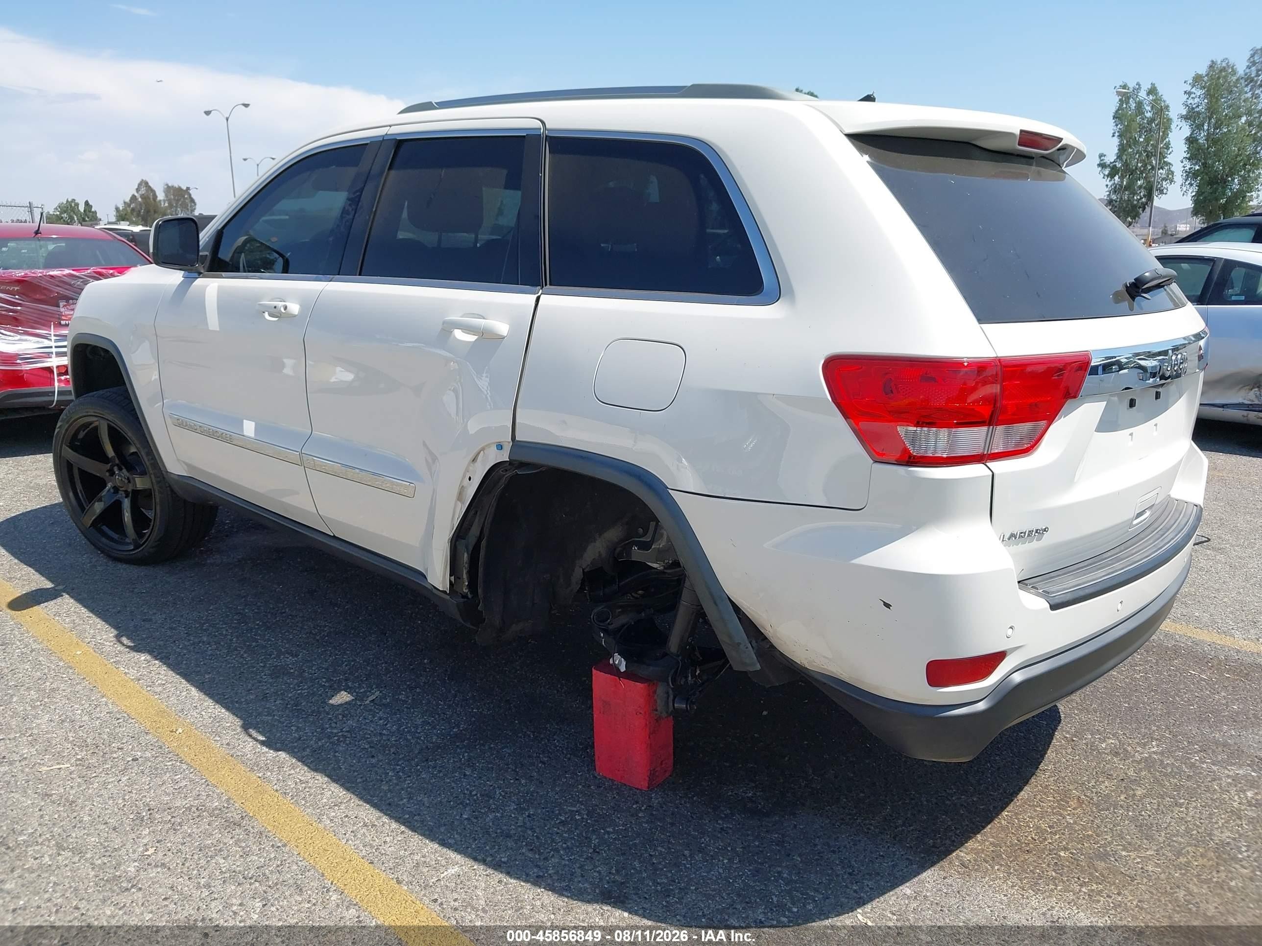 2012 Jeep Grand Cherokee Laredo White vin: 1C4RJEAG3CC239977
