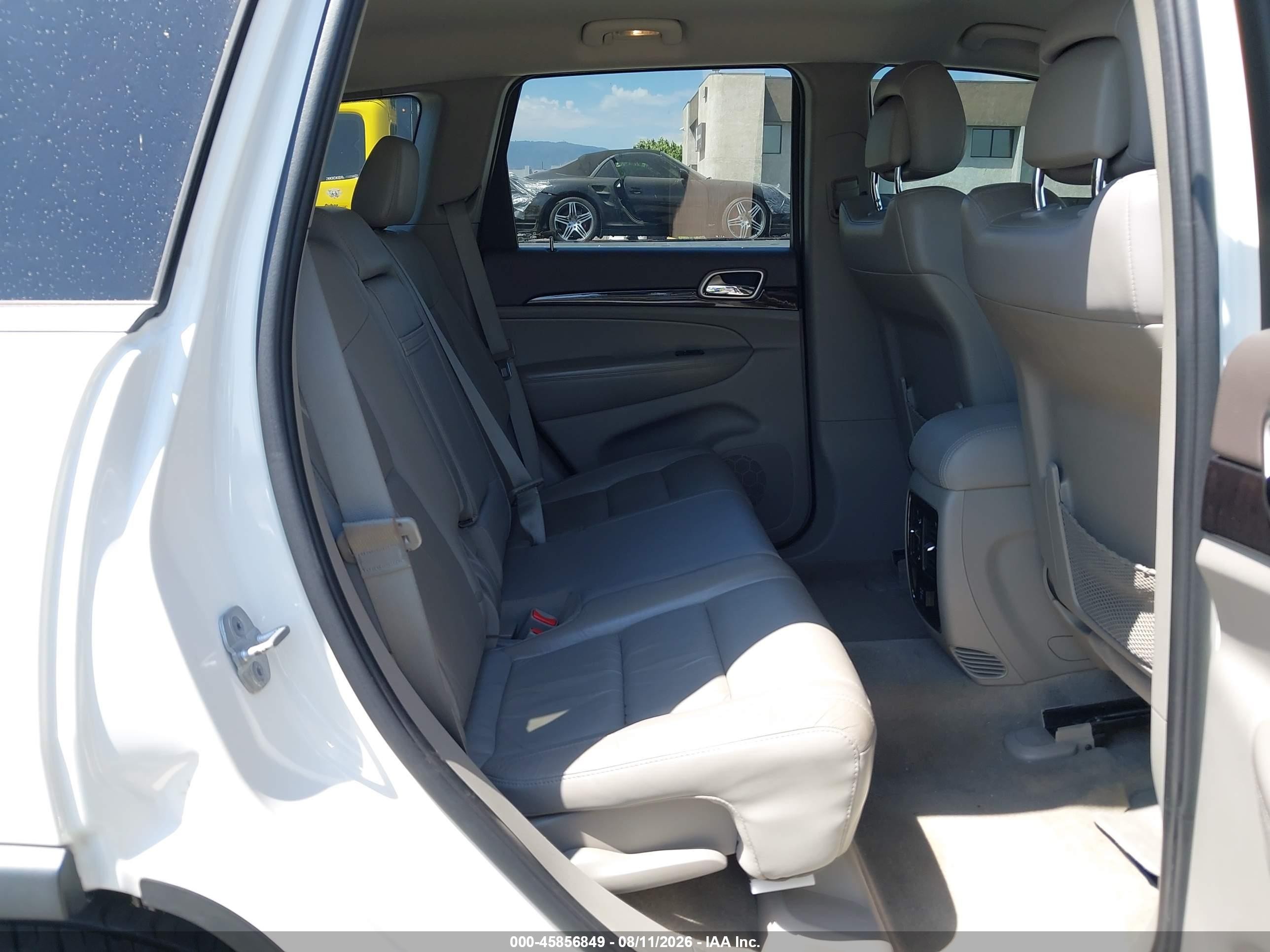 2012 Jeep Grand Cherokee Laredo White vin: 1C4RJEAG3CC239977