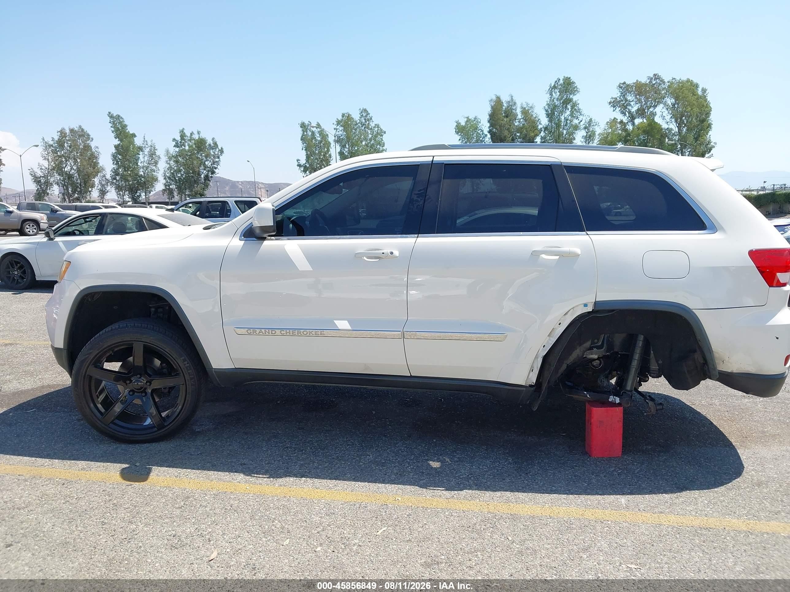 2012 Jeep Grand Cherokee Laredo White vin: 1C4RJEAG3CC239977