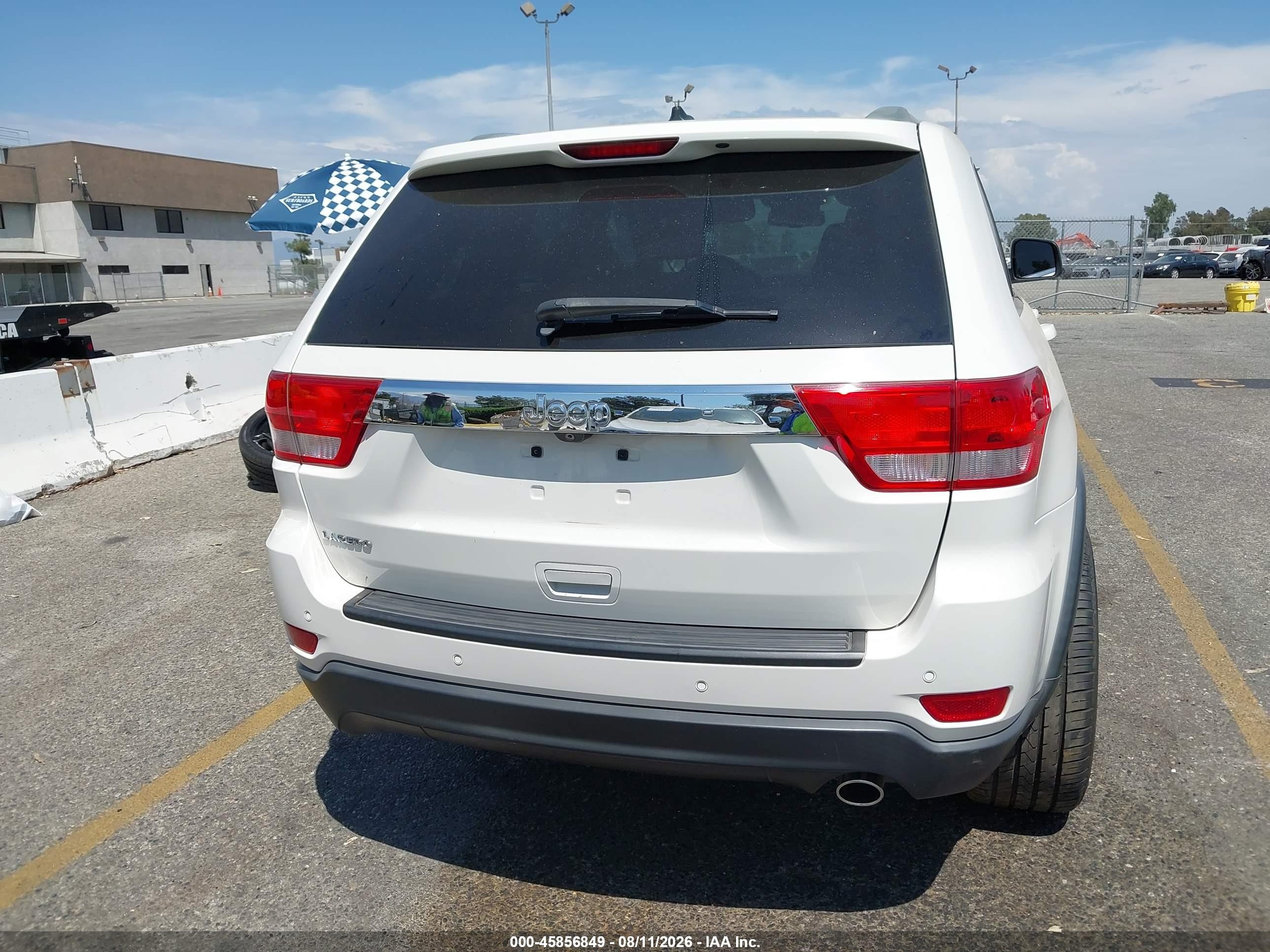 2012 Jeep Grand Cherokee Laredo White vin: 1C4RJEAG3CC239977