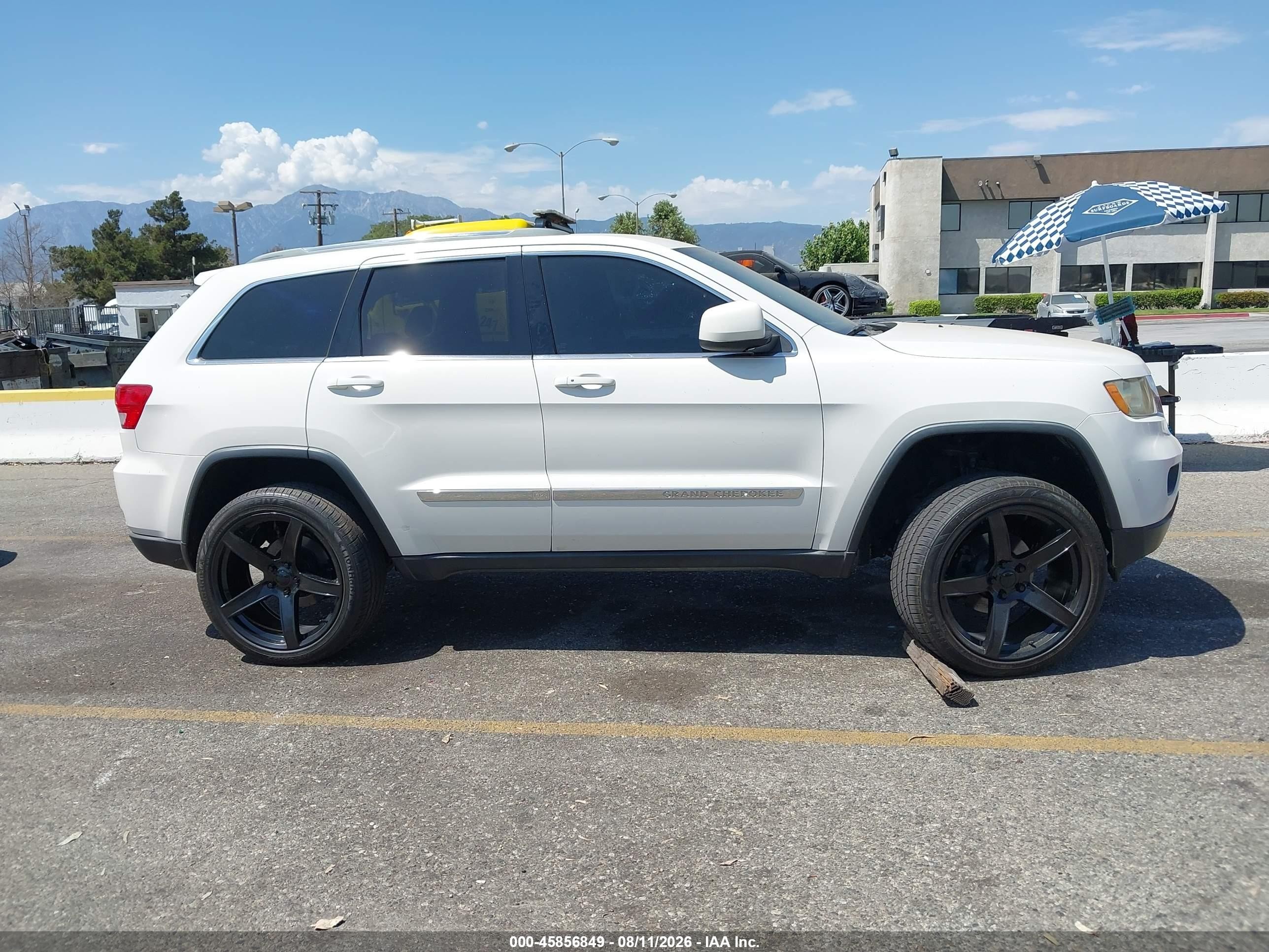2012 Jeep Grand Cherokee Laredo White vin: 1C4RJEAG3CC239977