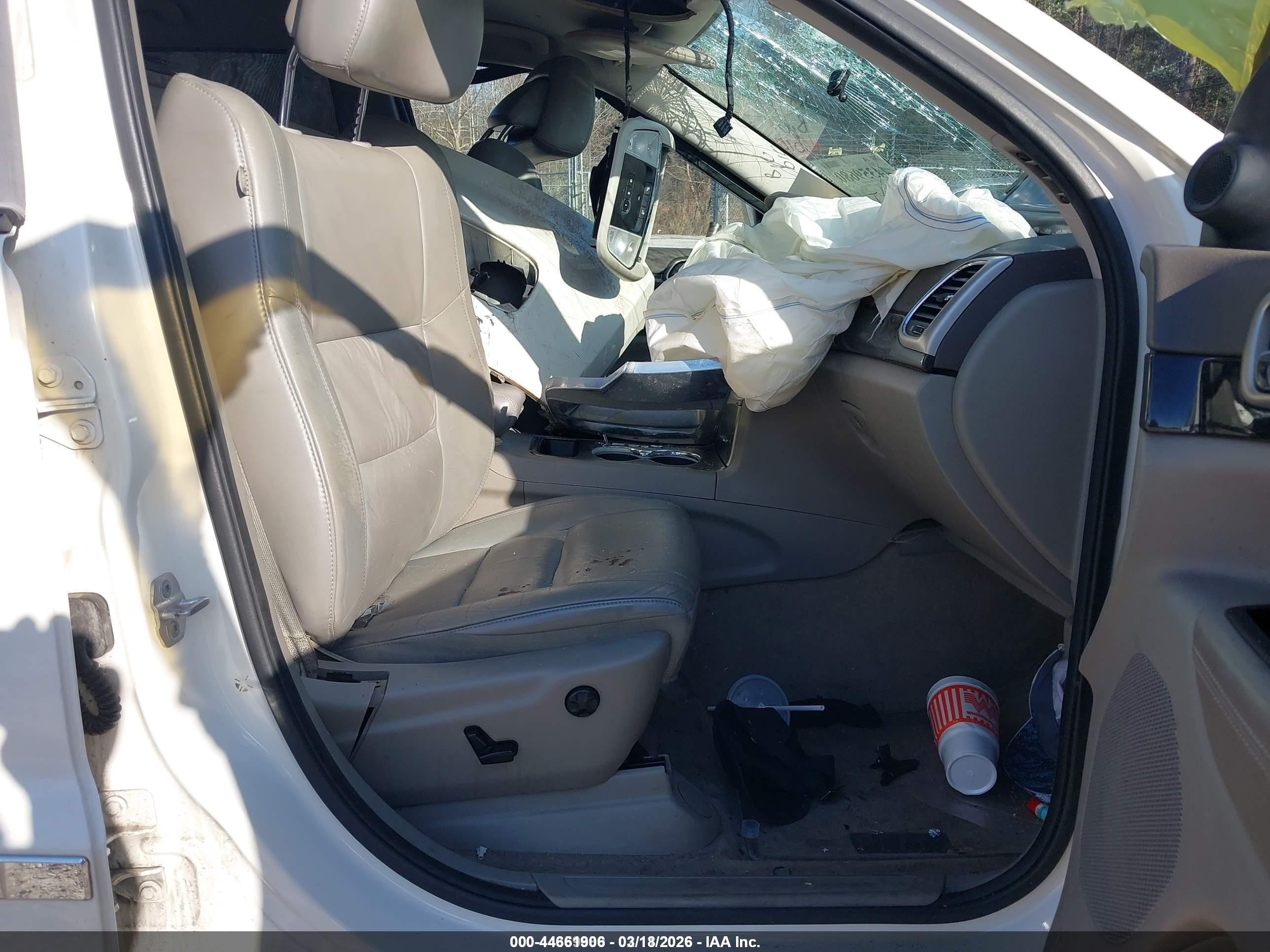 2012 Jeep Grand Cherokee Laredo Белый vin: 1C4RJEAG3CC259517
