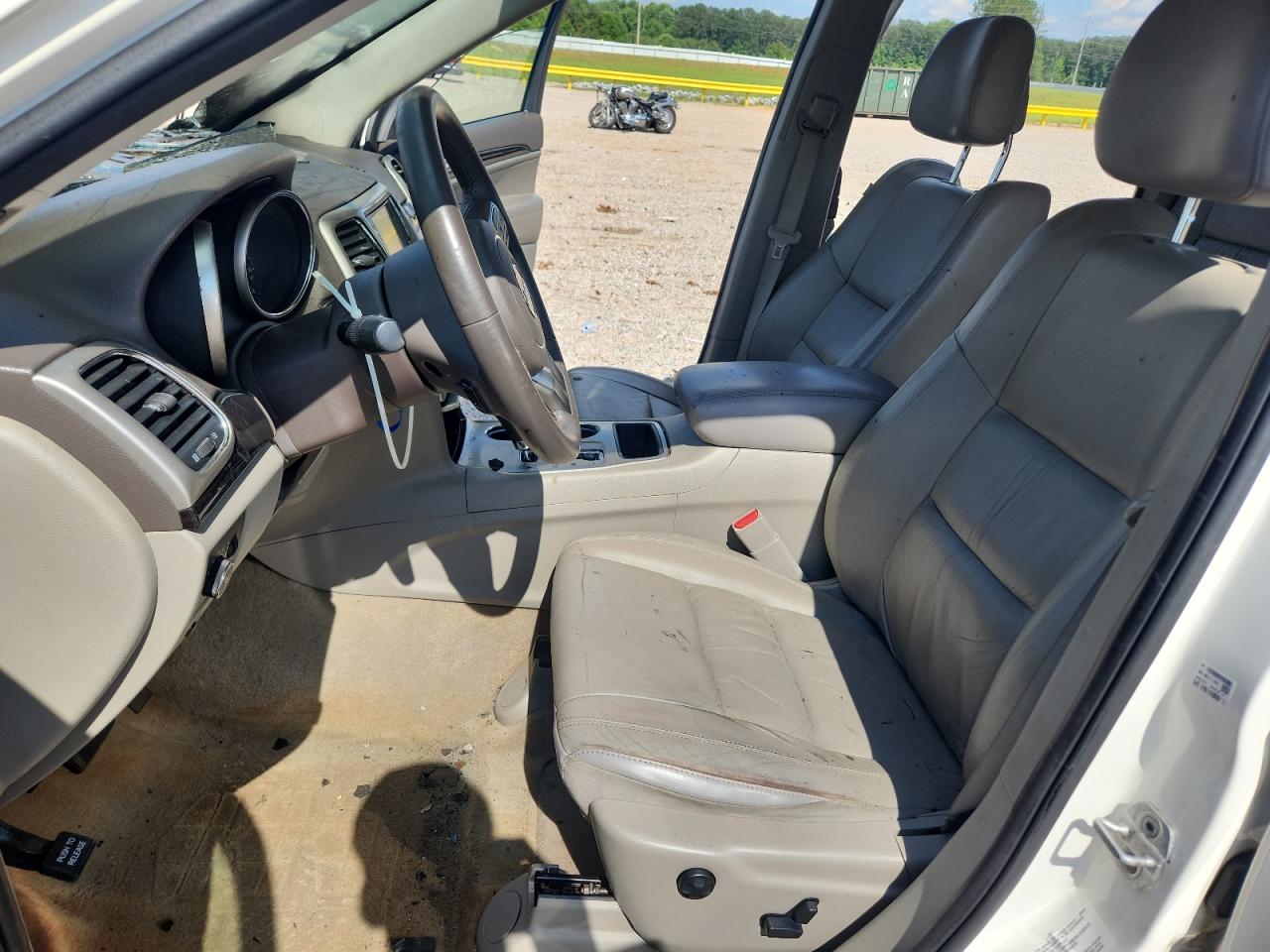 2012 Jeep Grand Cherokee Laredo White vin: 1C4RJEAG3CC291111