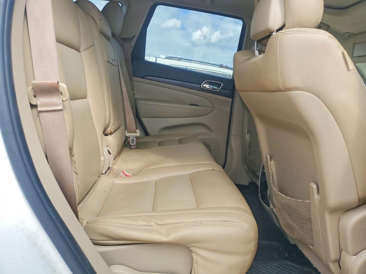 2014 Jeep Grand Cherokee Laredo White vin: 1C4RJEAG3EC145424