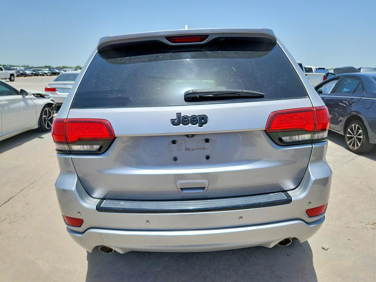2015 Jeep Grand Cherokee Laredo Silver vin: 1C4RJEAG3FC175301