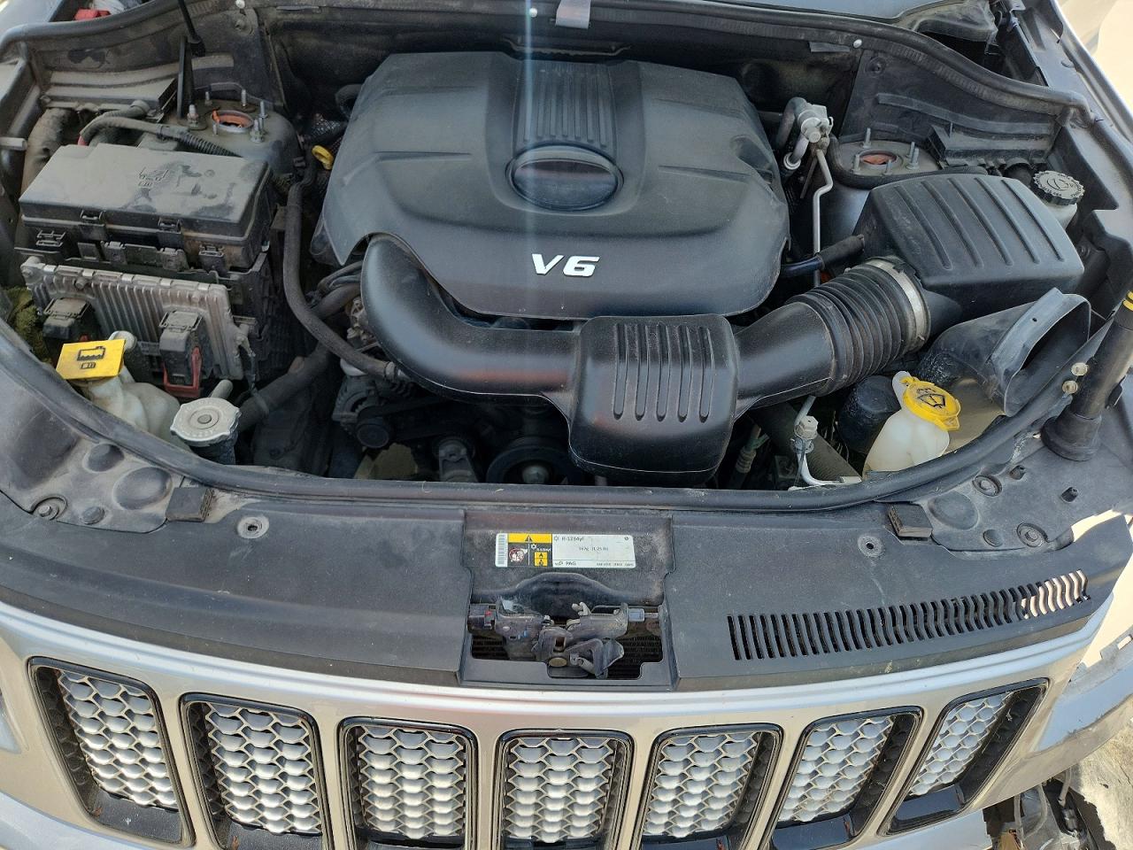 2015 Jeep Grand Cherokee Laredo Silver vin: 1C4RJEAG3FC175301
