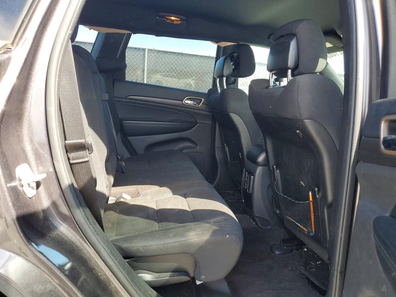 2015 Jeep Grand Cherokee Laredo Gray vin: 1C4RJEAG3FC217059