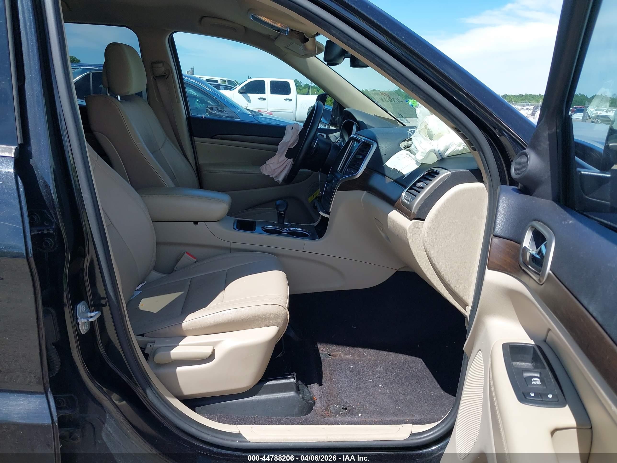 2015 Jeep Grand Cherokee Laredo Черный vin: 1C4RJEAG3FC219359