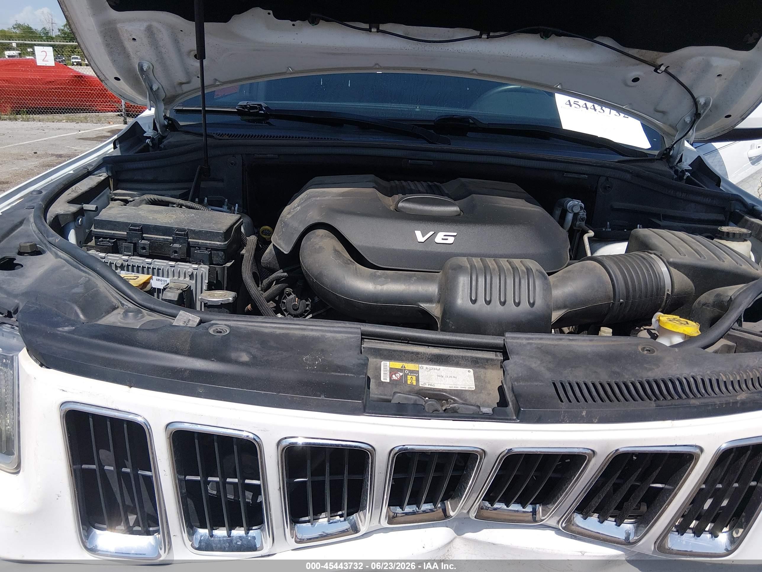 2015 Jeep Grand Cherokee Laredo White vin: 1C4RJEAG3FC219572