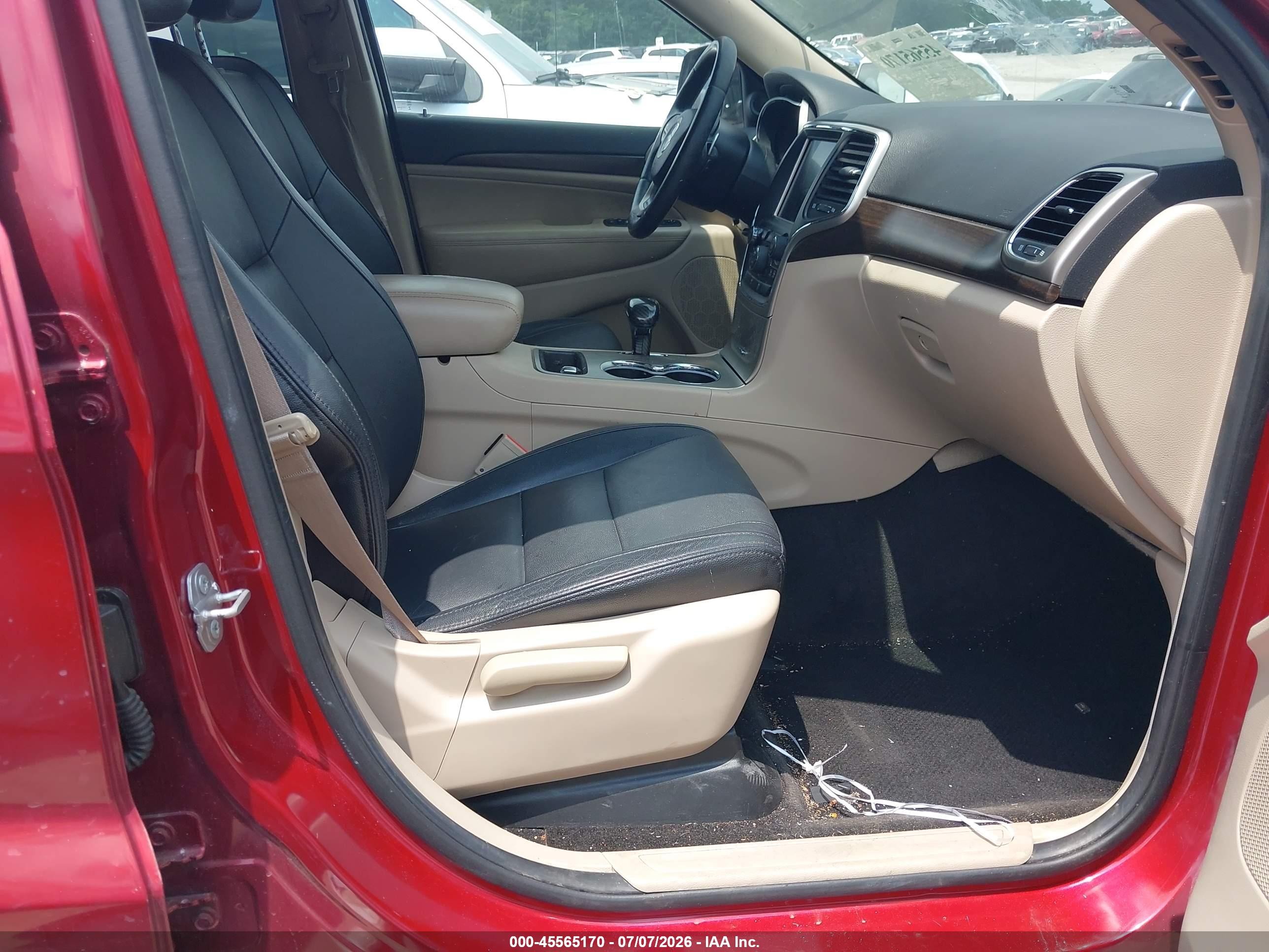 2015 Jeep Grand Cherokee Laredo Red vin: 1C4RJEAG3FC614738