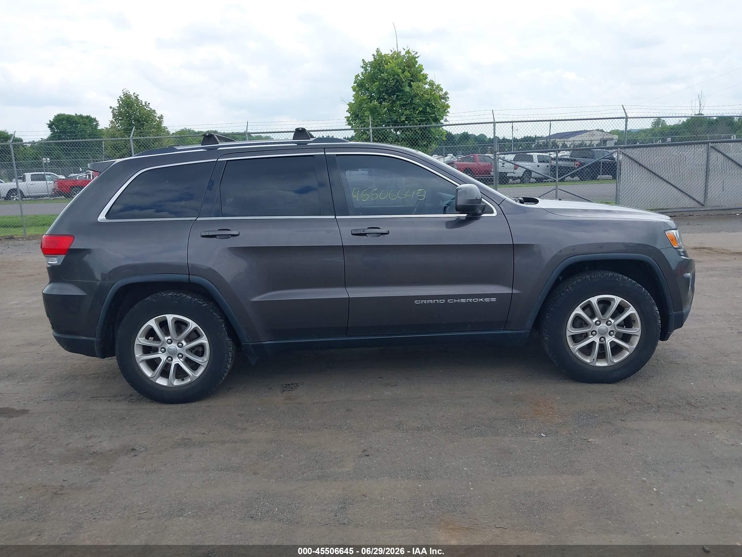2015 Jeep Grand Cherokee Laredo Gray vin: 1C4RJEAG3FC700356