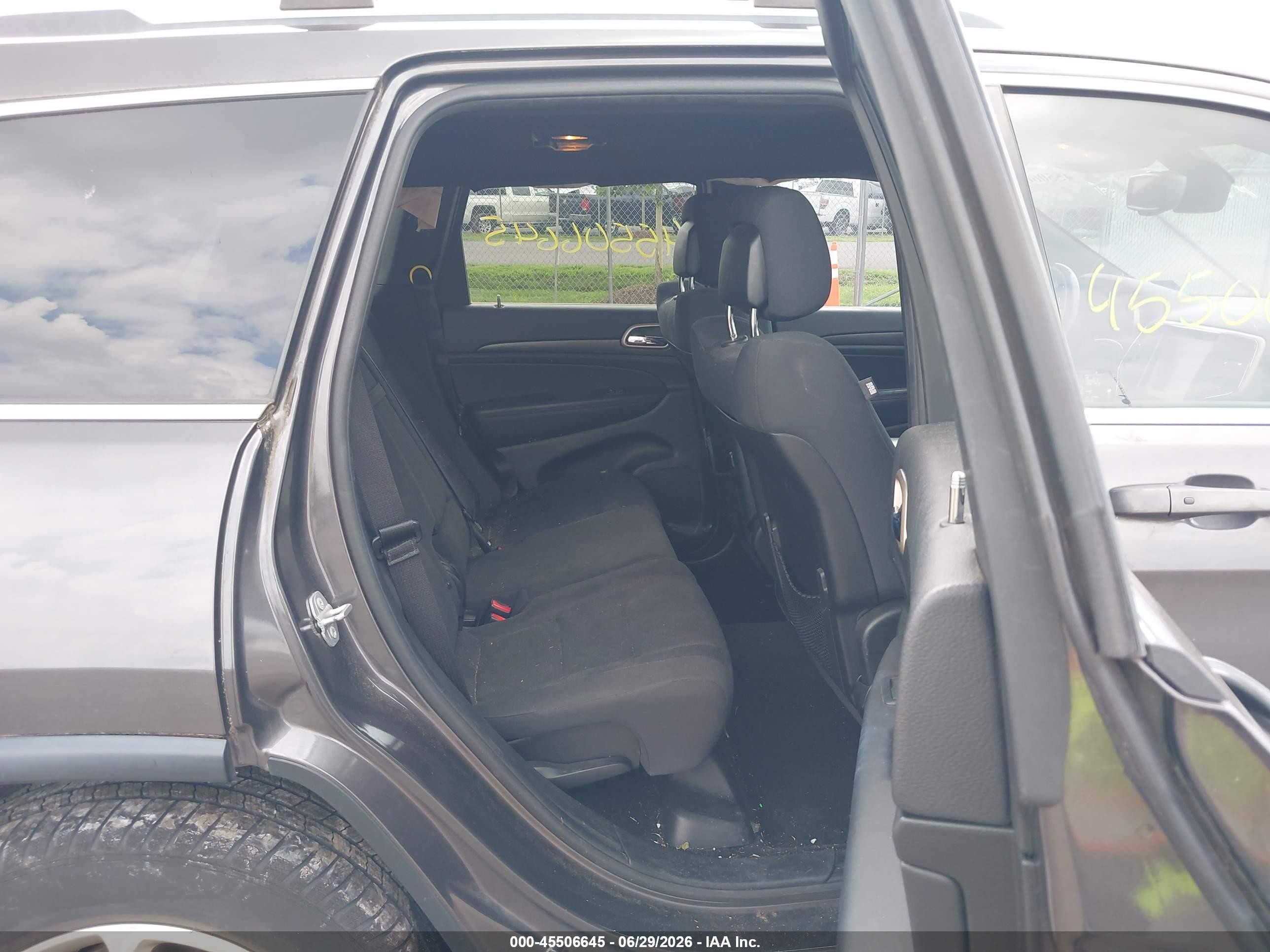 2015 Jeep Grand Cherokee Laredo Gray vin: 1C4RJEAG3FC700356