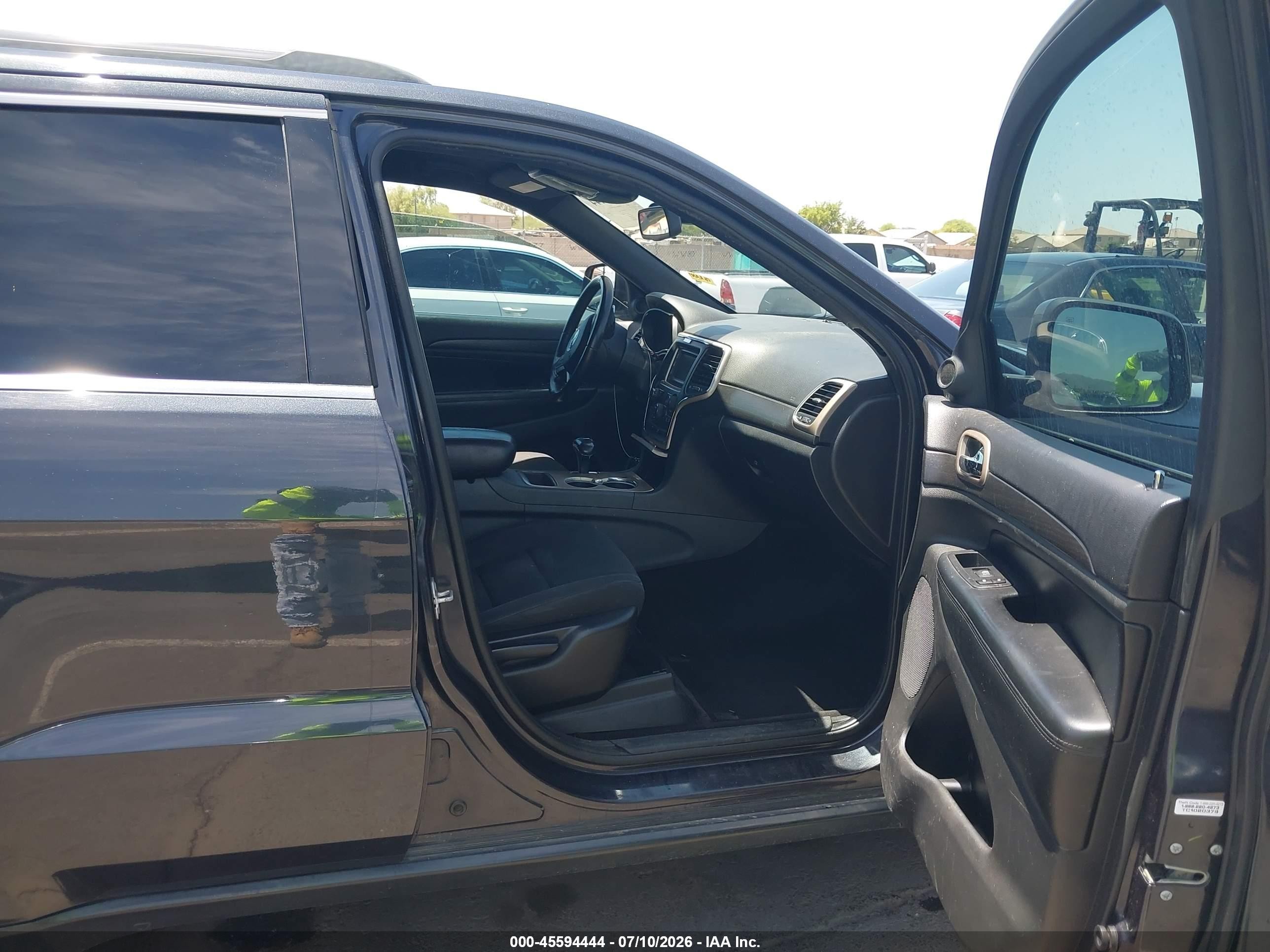 2015 Jeep Grand Cherokee Laredo Gray vin: 1C4RJEAG3FC951930