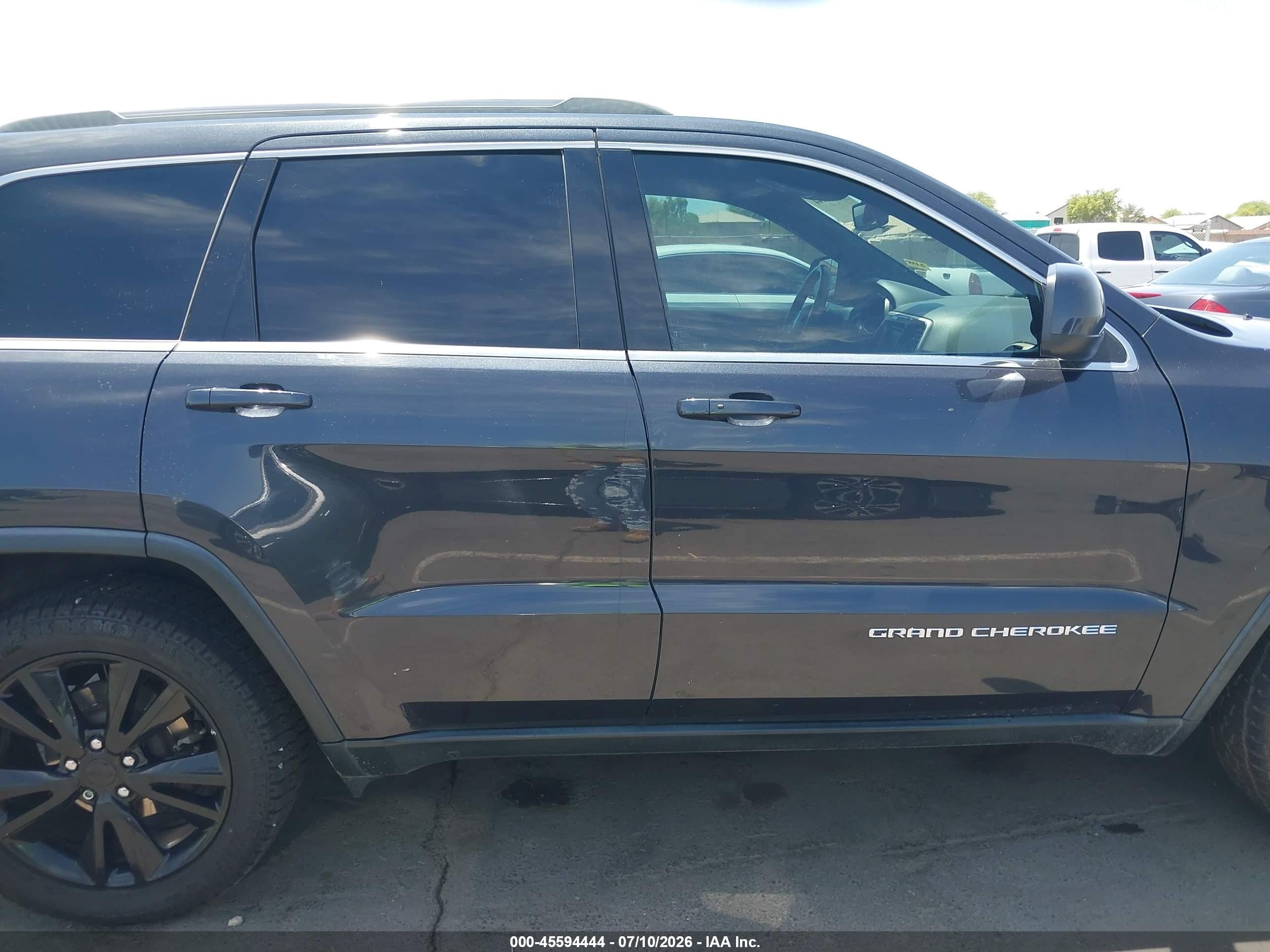2015 Jeep Grand Cherokee Laredo Gray vin: 1C4RJEAG3FC951930