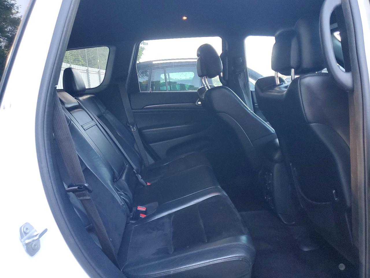 2017 Jeep Grand Cherokee Laredo White vin: 1C4RJEAG3HC868355