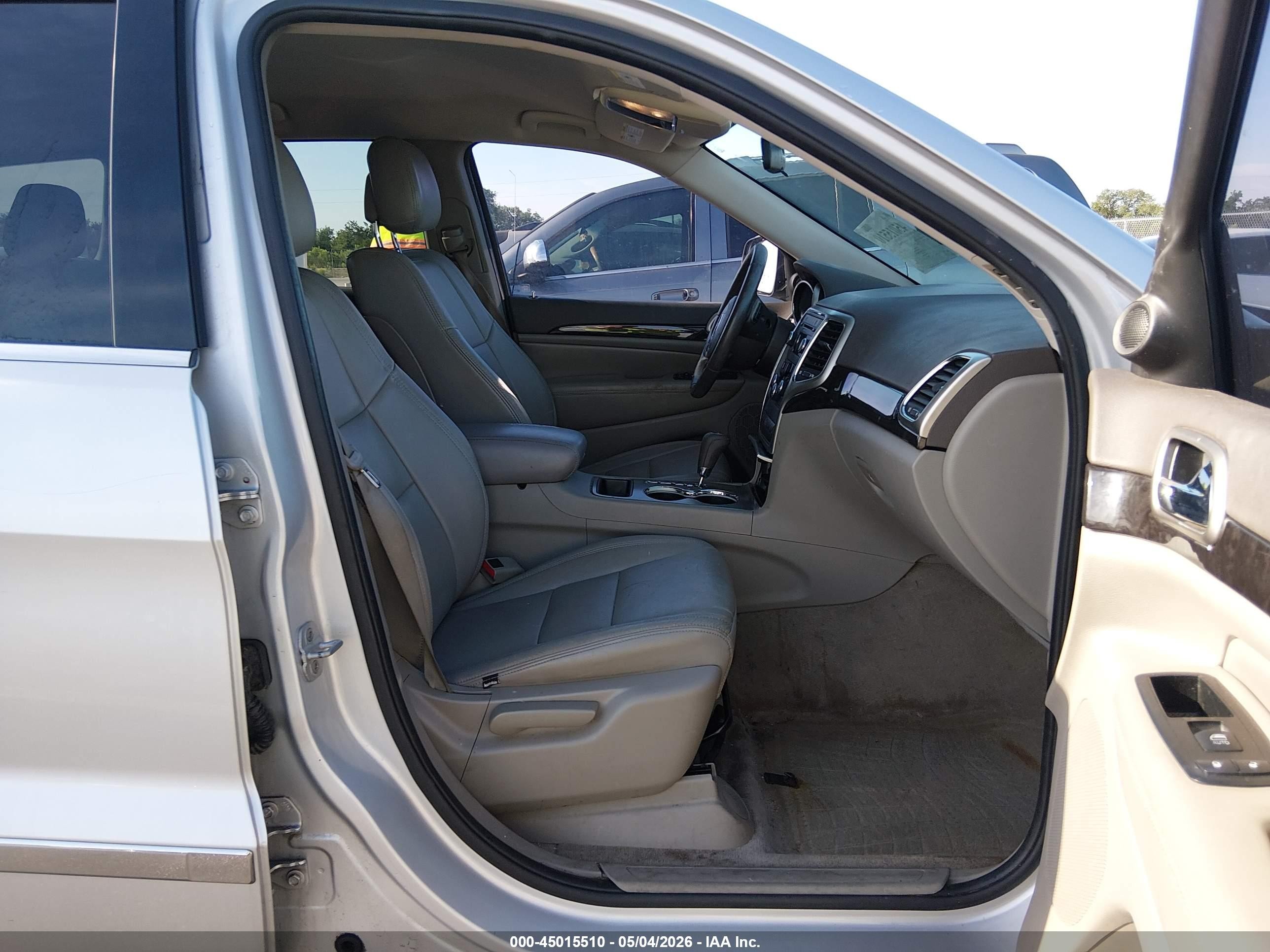 2012 Jeep Grand Cherokee Laredo Silver vin: 1C4RJEAG4CC119458