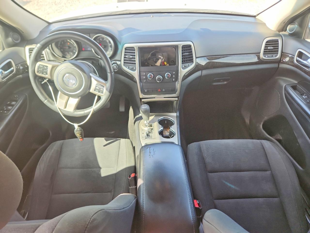 2012 Jeep Grand Cherokee Laredo Серебряный vin: 1C4RJEAG4CC151147