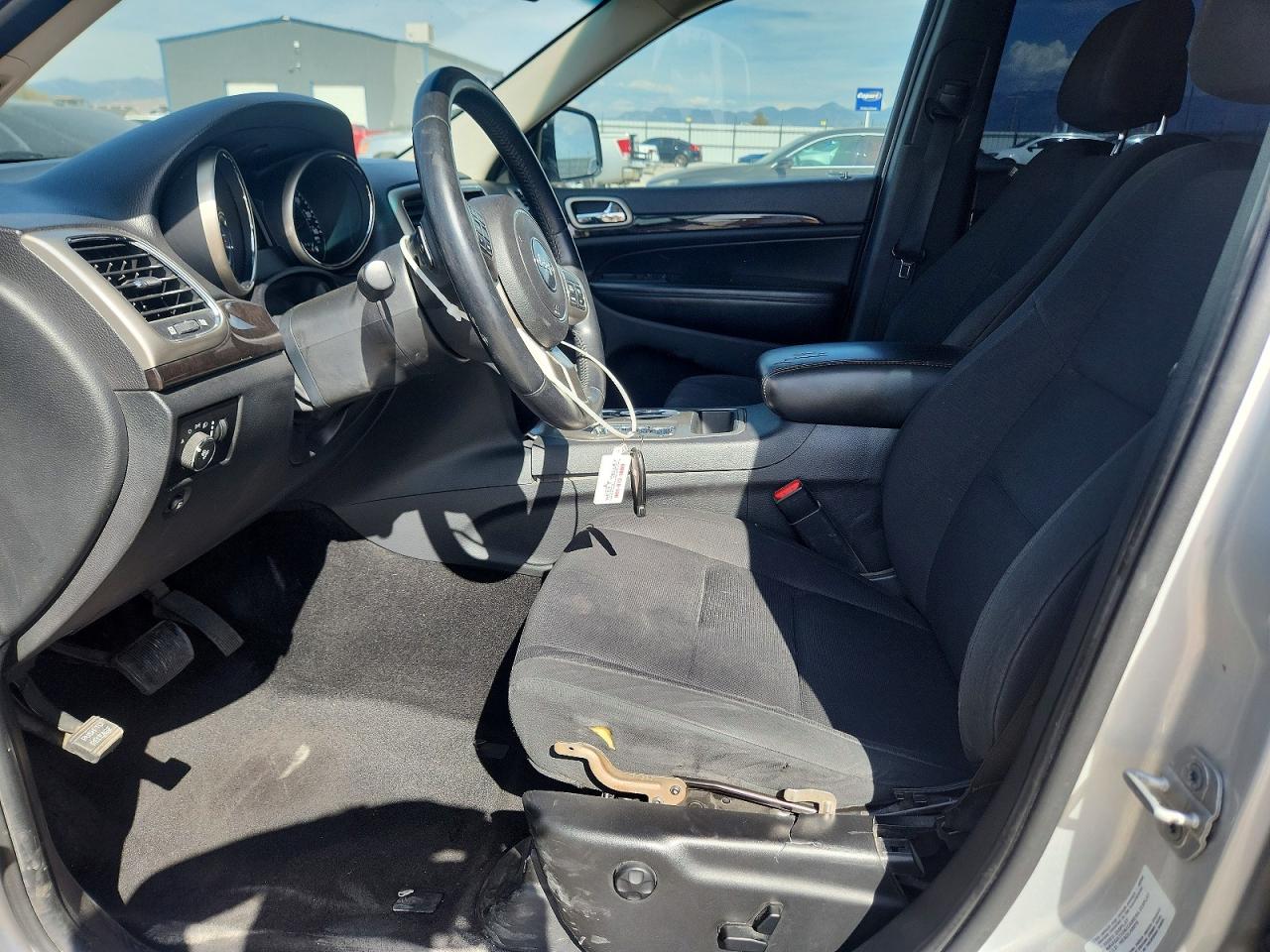2012 Jeep Grand Cherokee Laredo Серебряный vin: 1C4RJEAG4CC151147