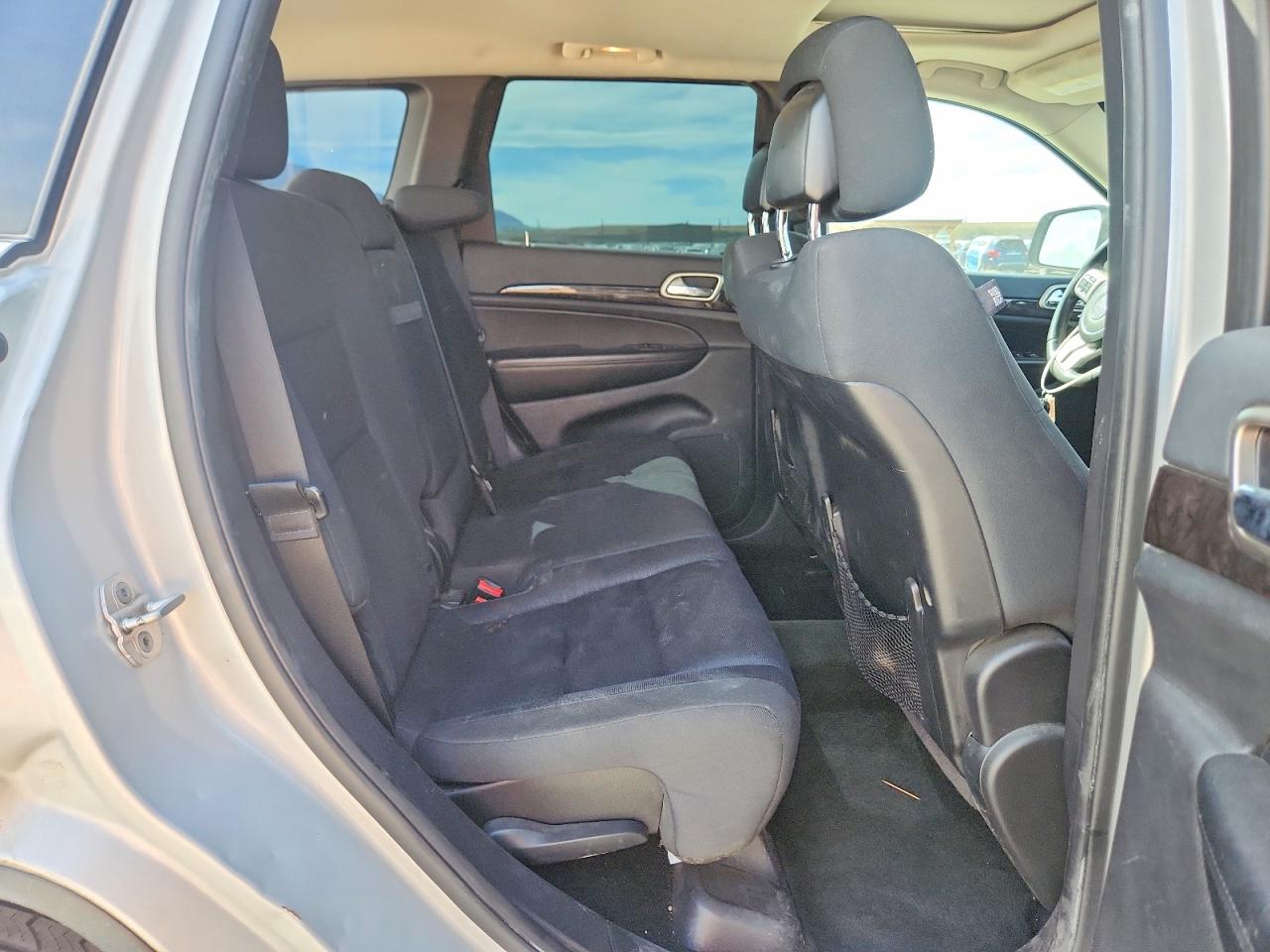 2012 Jeep Grand Cherokee Laredo Серебряный vin: 1C4RJEAG4CC151147