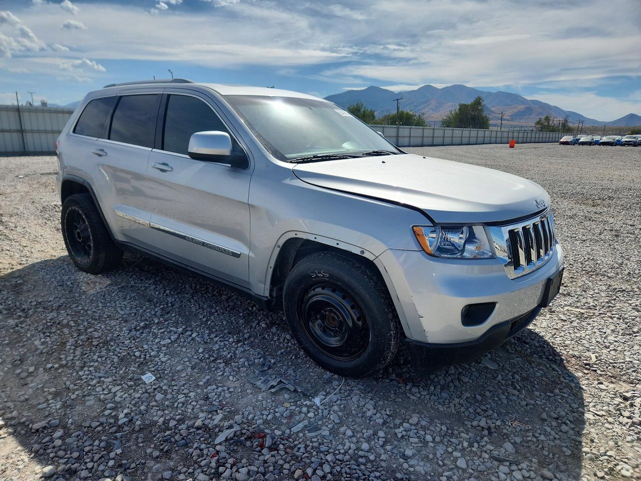 2012 Jeep Grand Cherokee Laredo Серебряный vin: 1C4RJEAG4CC151147