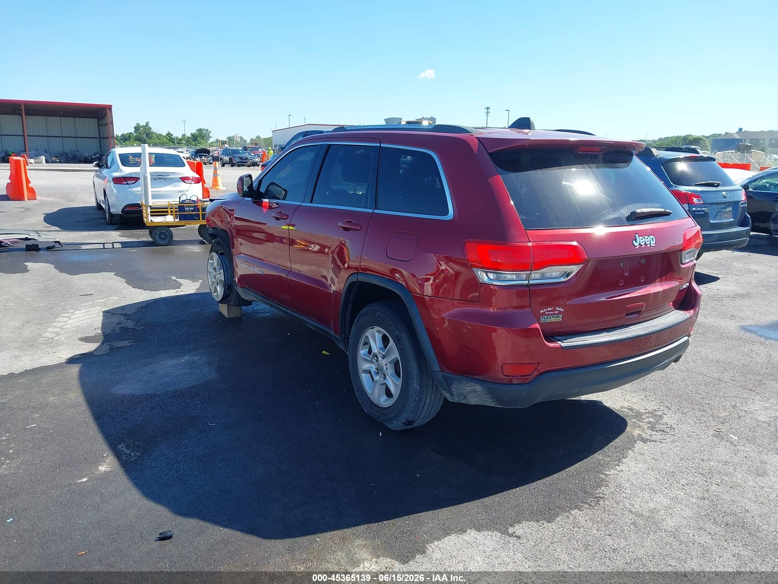2014 Jeep Grand Cherokee Laredo Красный vin: 1C4RJEAG4EC126736