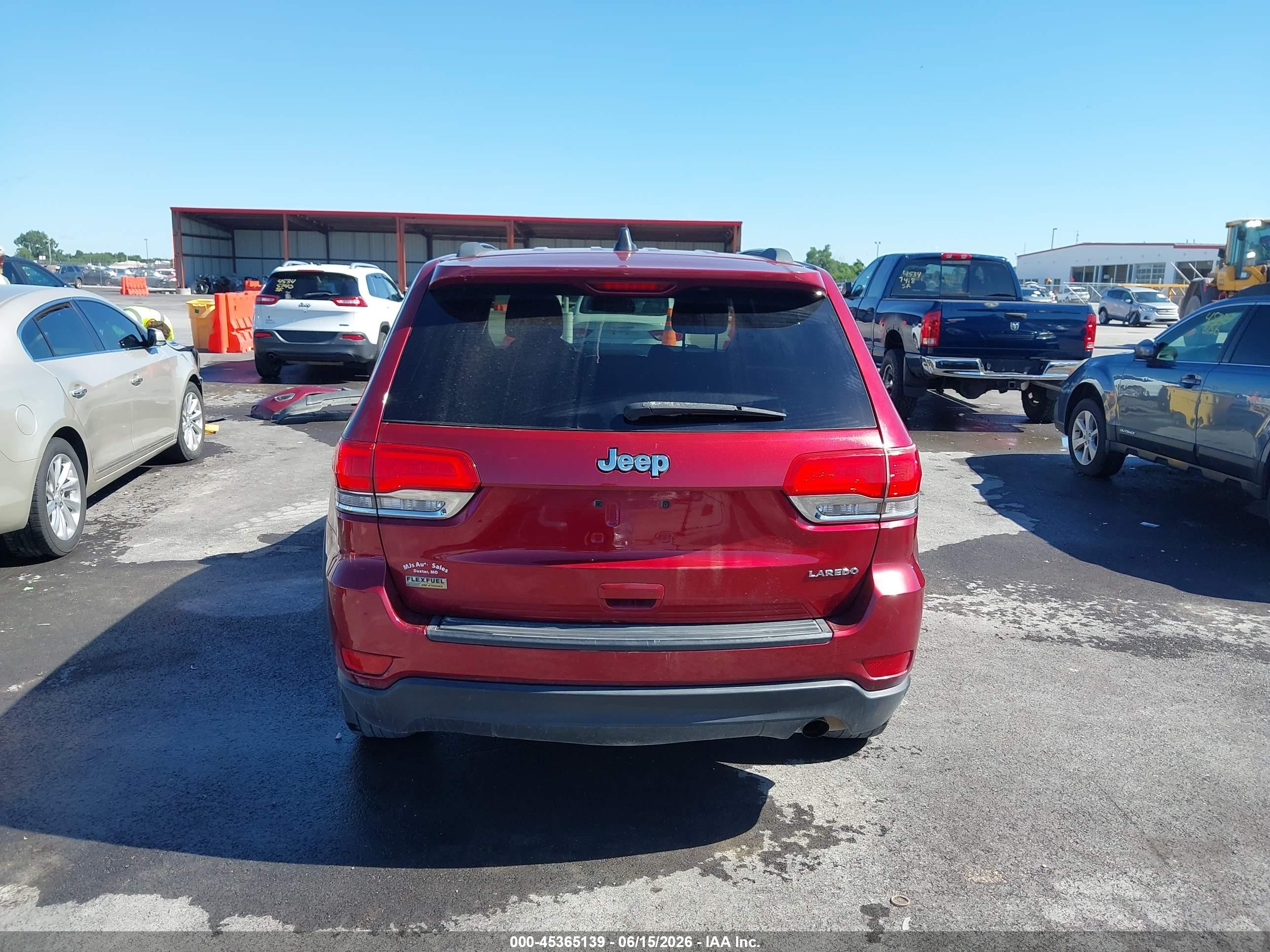 2014 Jeep Grand Cherokee Laredo Красный vin: 1C4RJEAG4EC126736