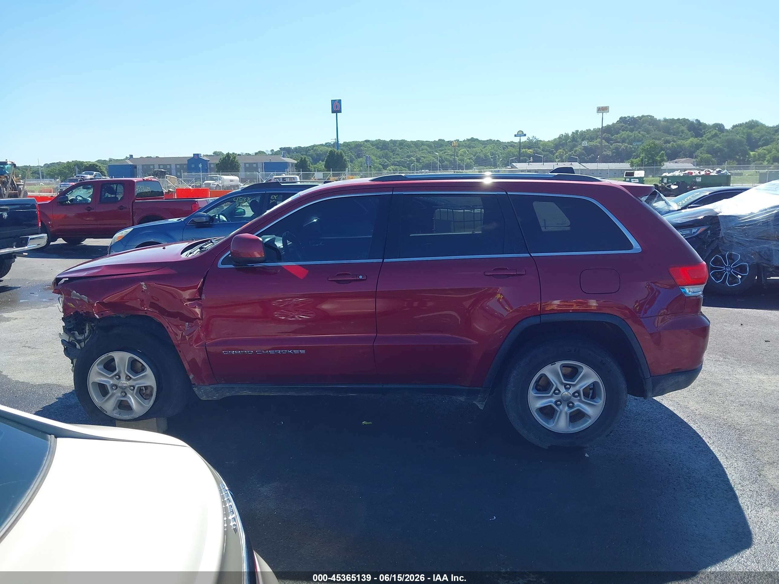 2014 Jeep Grand Cherokee Laredo Красный vin: 1C4RJEAG4EC126736