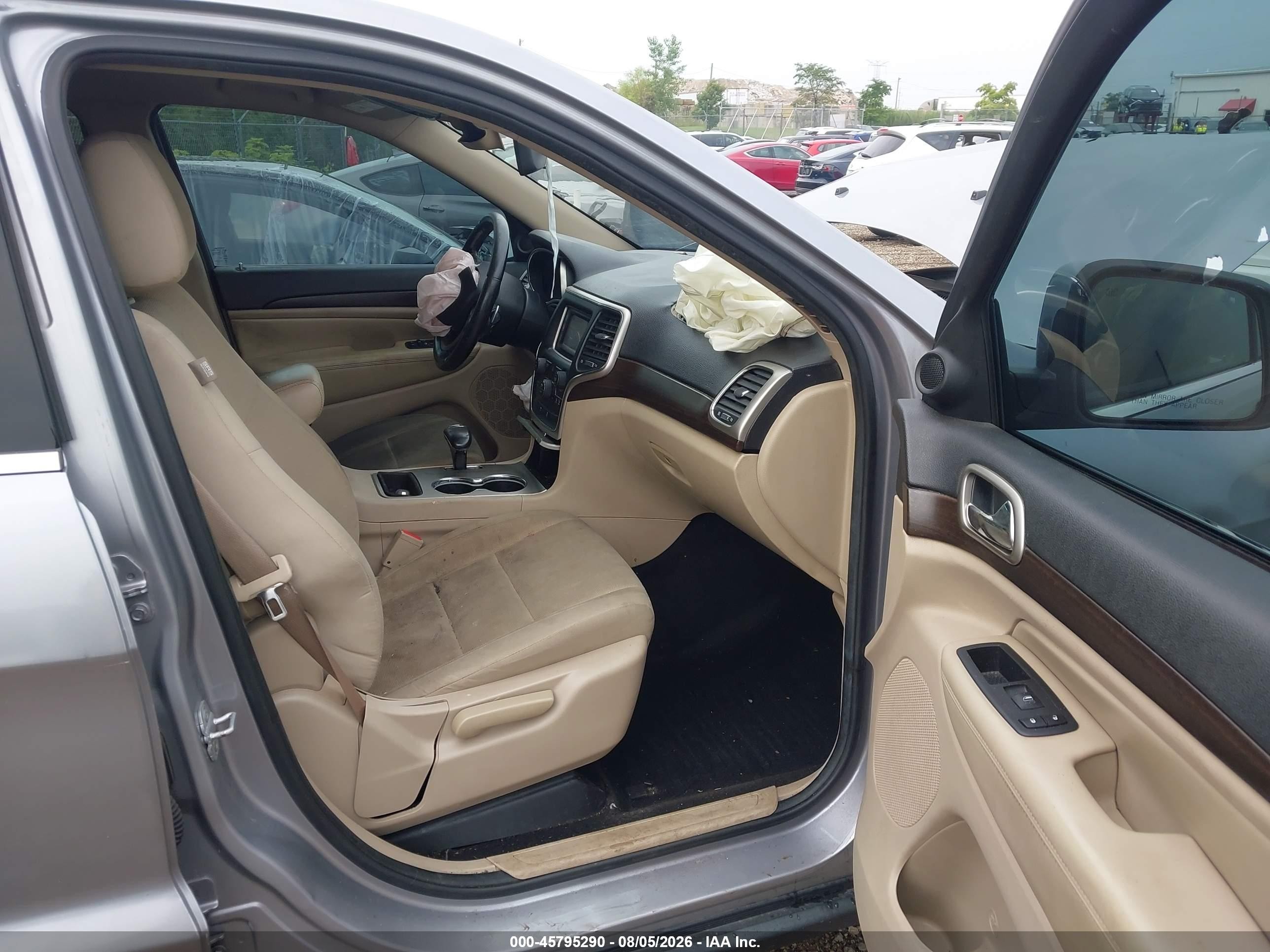 2014 Jeep Grand Cherokee Laredo Silver vin: 1C4RJEAG4EC207123
