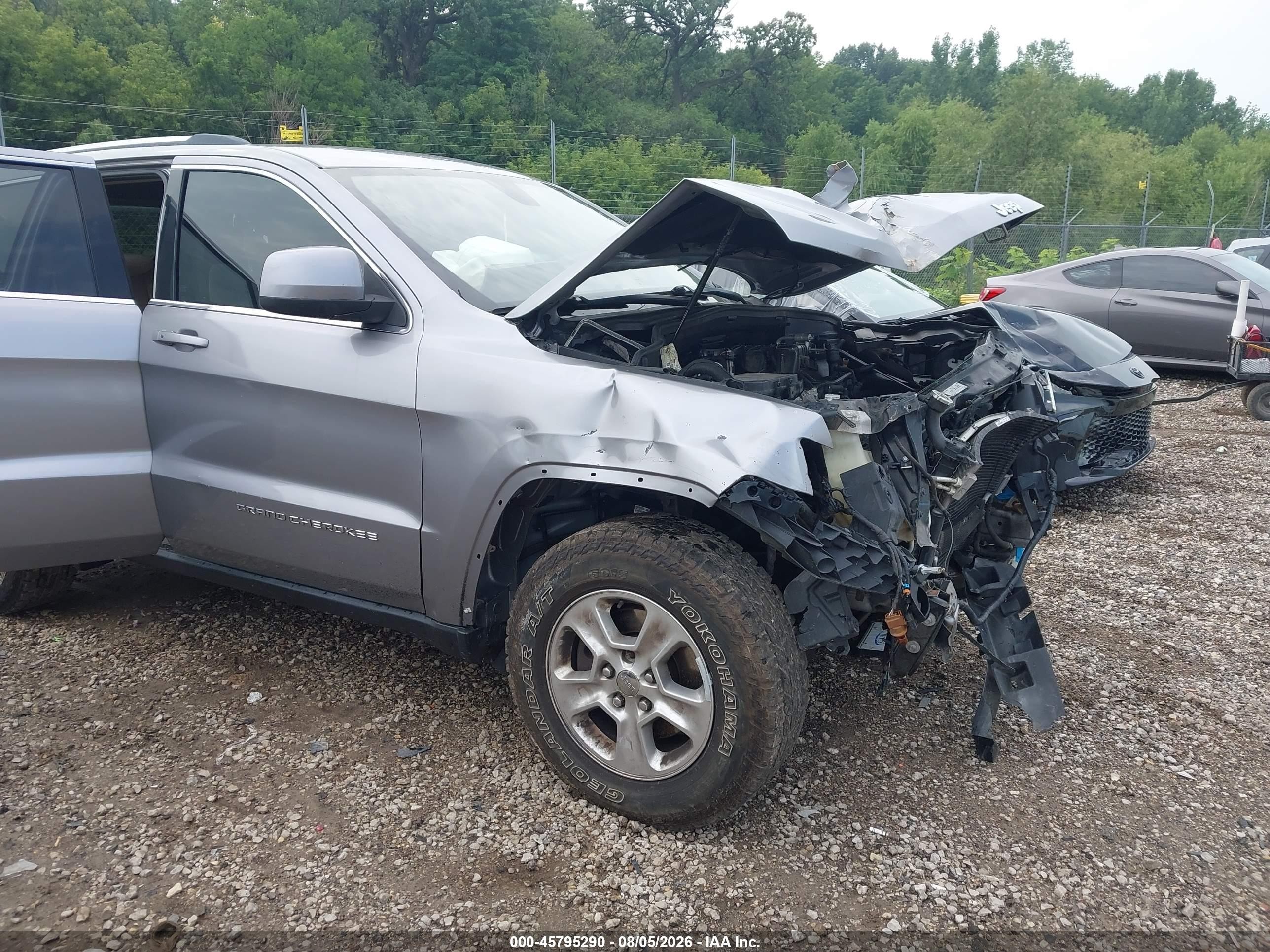 2014 Jeep Grand Cherokee Laredo Silver vin: 1C4RJEAG4EC207123