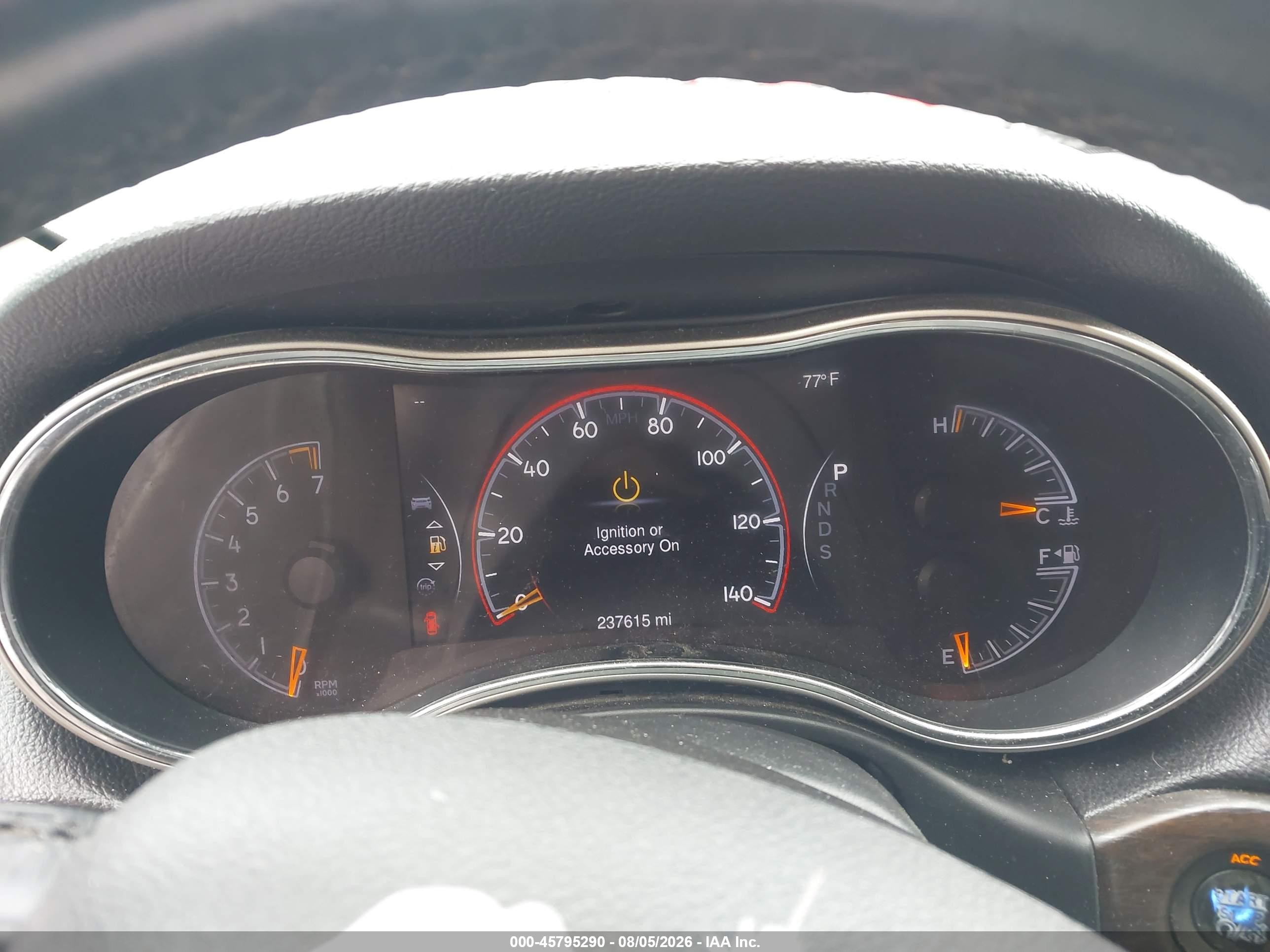 2014 Jeep Grand Cherokee Laredo Silver vin: 1C4RJEAG4EC207123