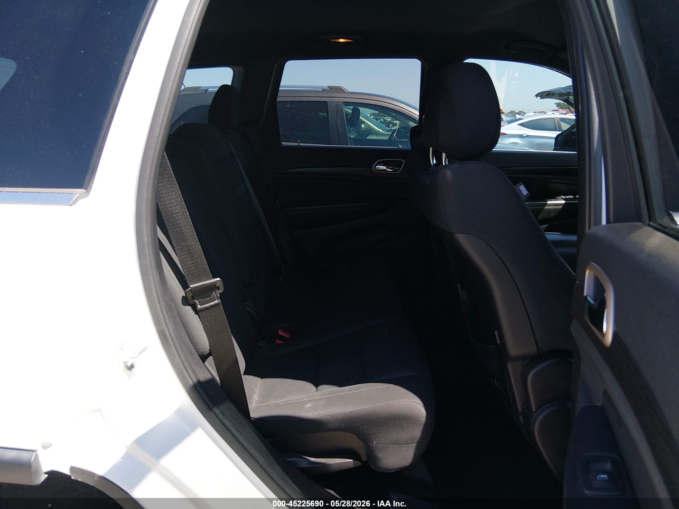 2015 Jeep Grand Cherokee Laredo White vin: 1C4RJEAG4FC144011
