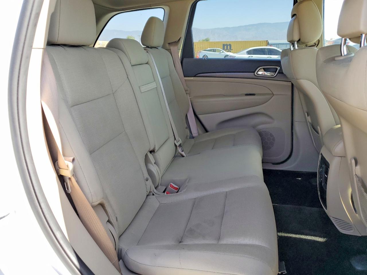 2015 Jeep Grand Cherokee Laredo Белый vin: 1C4RJEAG4FC669571