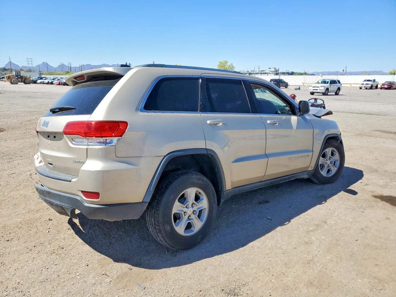 2015 Jeep Grand Cherokee Laredo Gold vin: 1C4RJEAG4FC857121