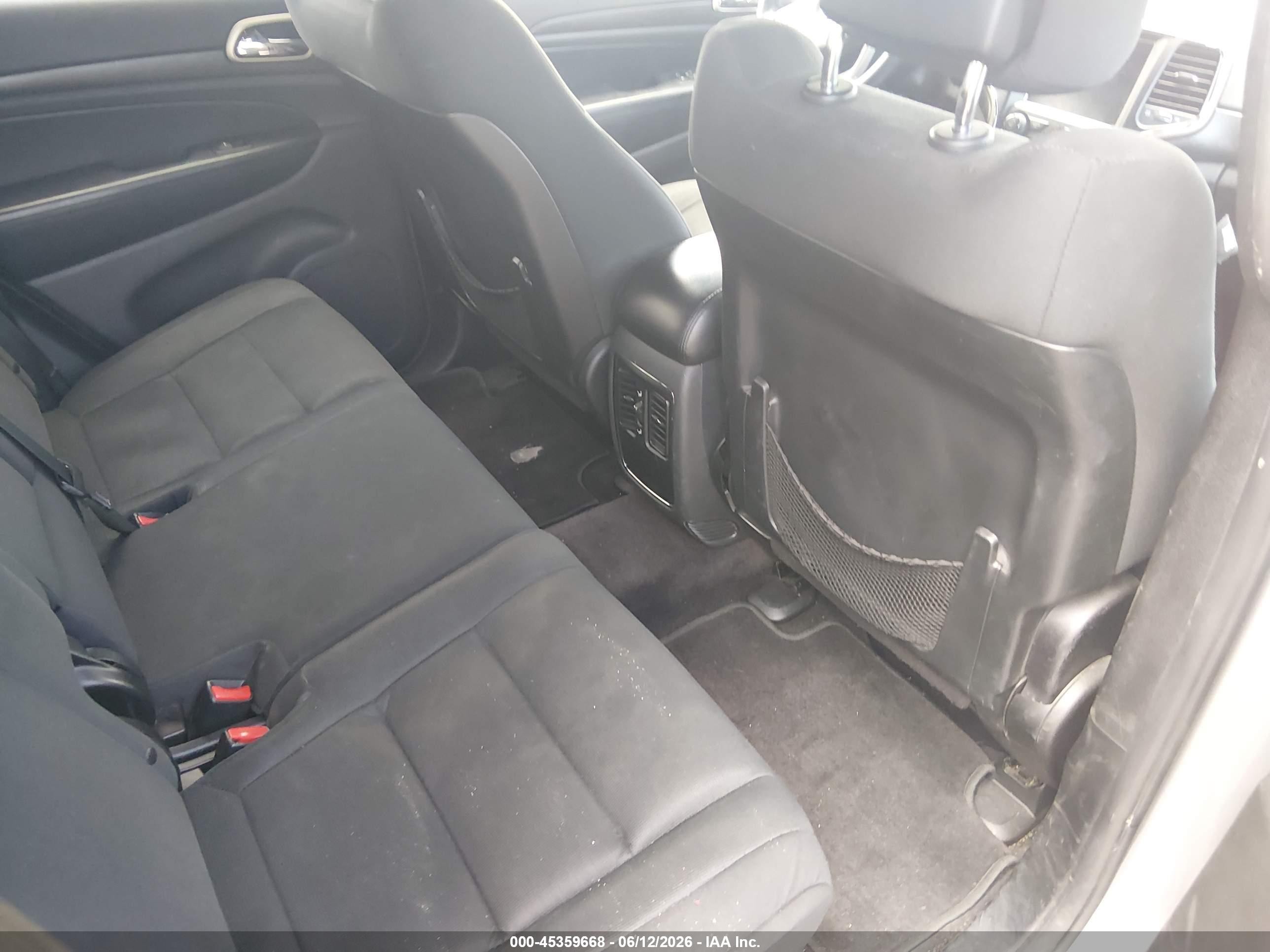 2016 Jeep Grand Cherokee Laredo Silver vin: 1C4RJEAG4GC415523