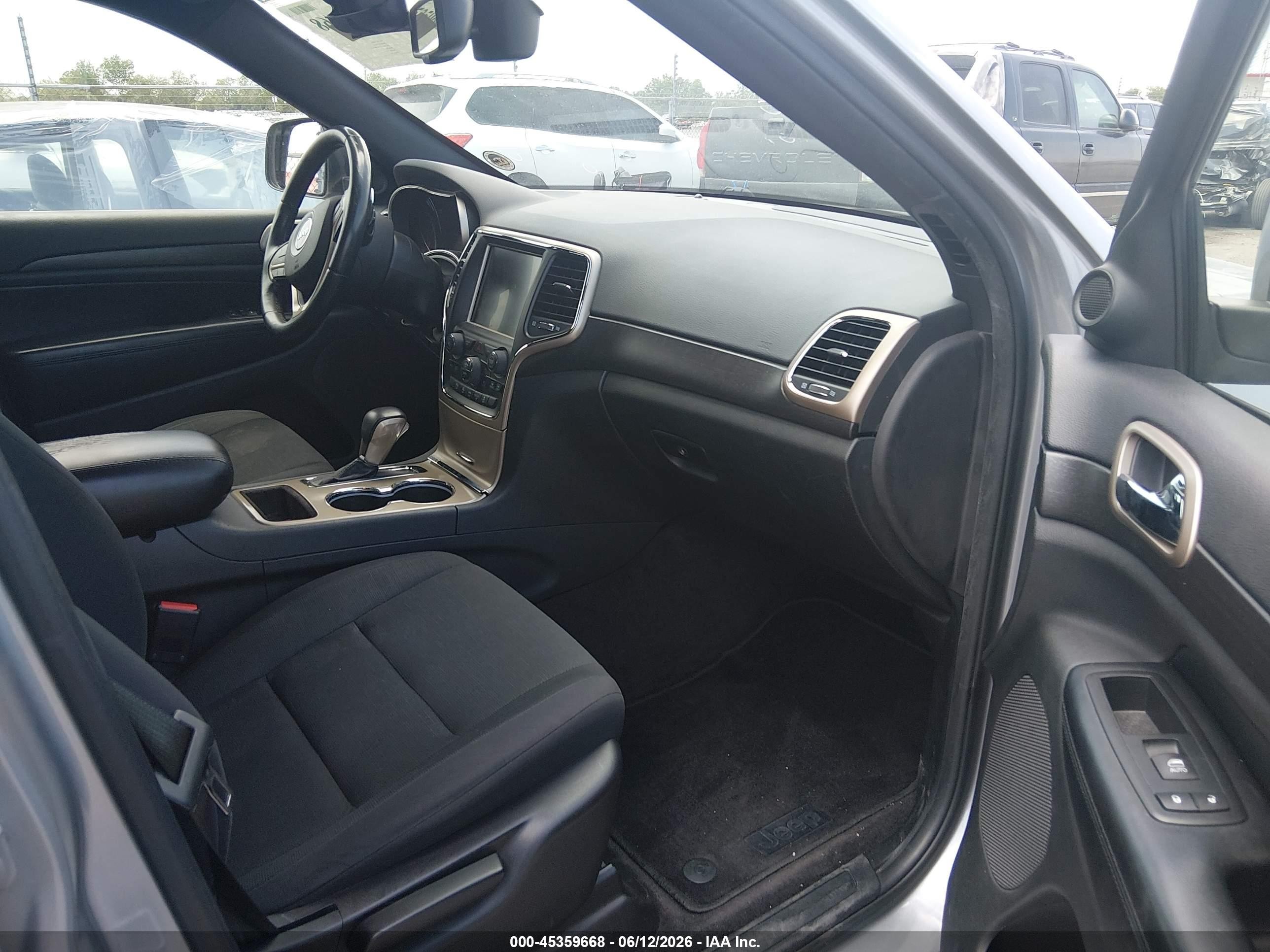 2016 Jeep Grand Cherokee Laredo Silver vin: 1C4RJEAG4GC415523