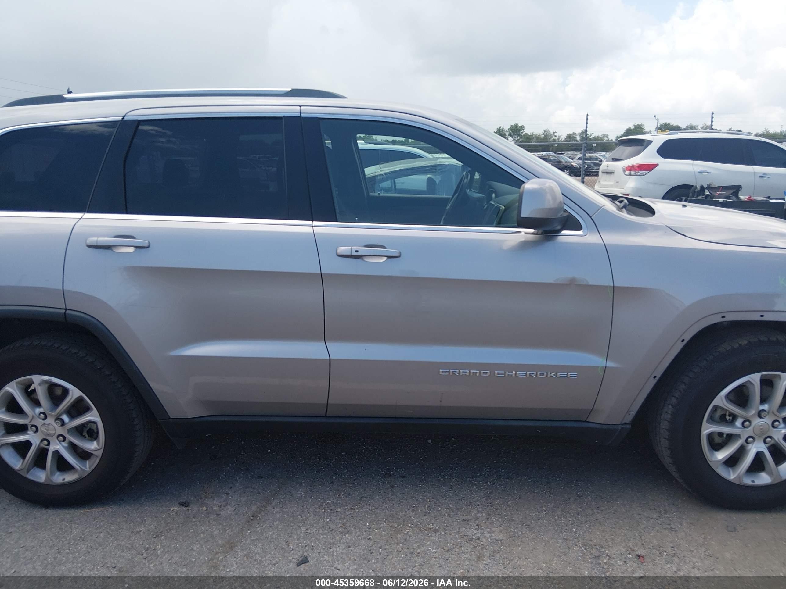 2016 Jeep Grand Cherokee Laredo Silver vin: 1C4RJEAG4GC415523