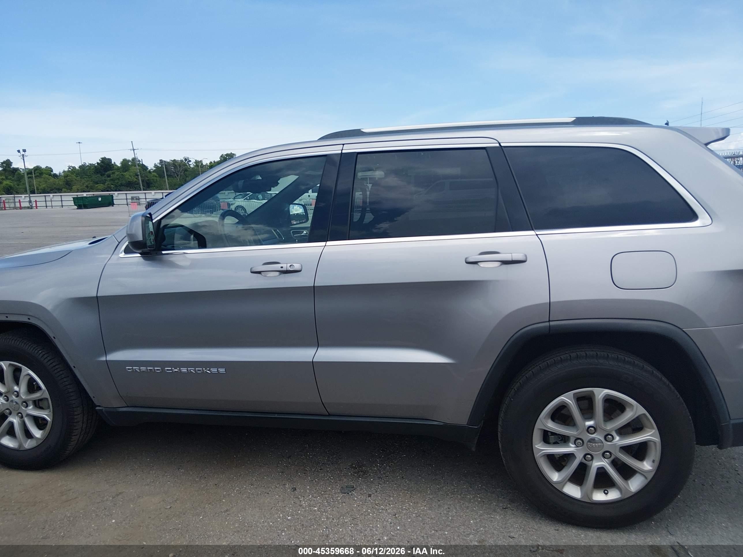 2016 Jeep Grand Cherokee Laredo Silver vin: 1C4RJEAG4GC415523