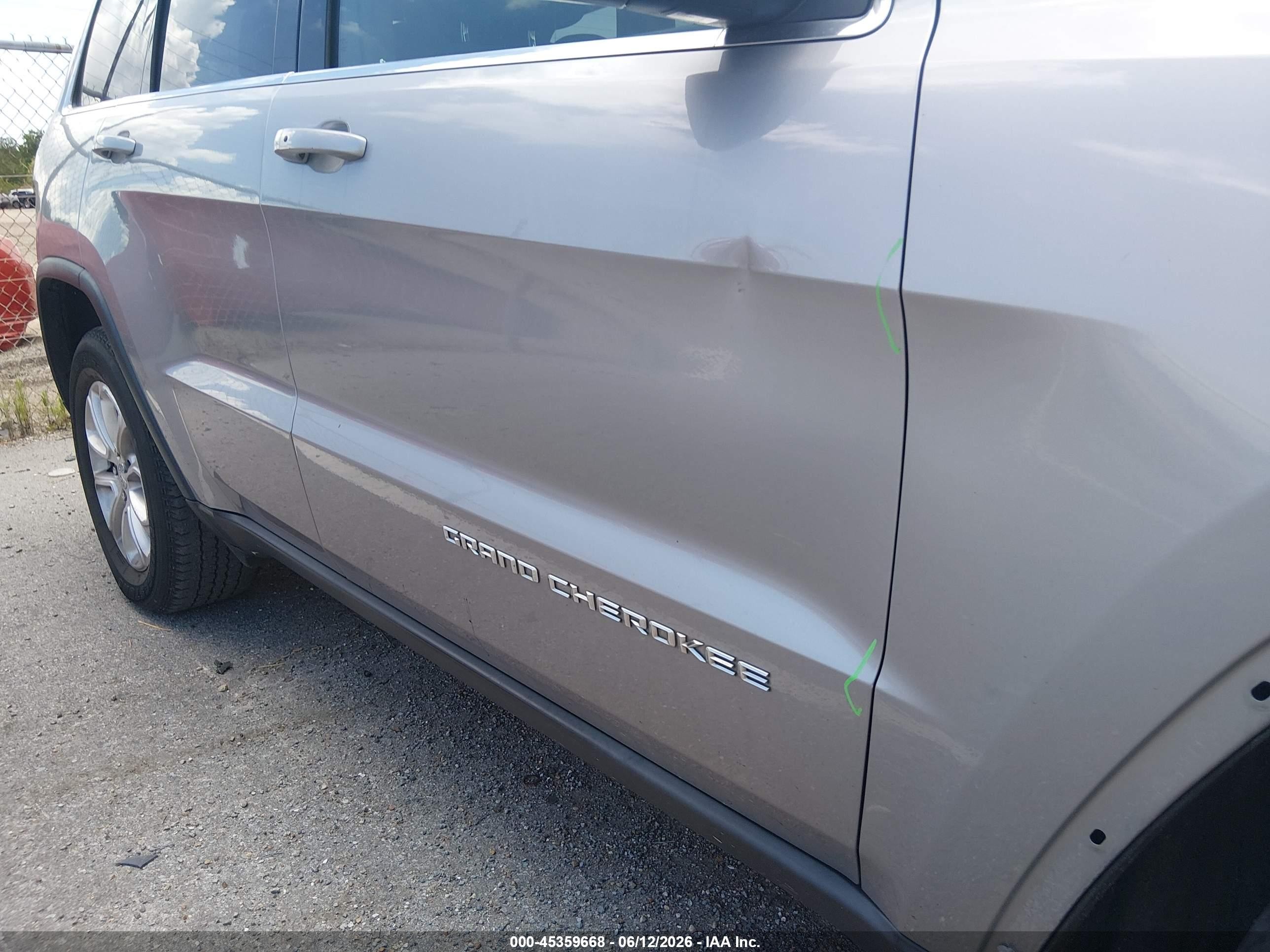 2016 Jeep Grand Cherokee Laredo Silver vin: 1C4RJEAG4GC415523