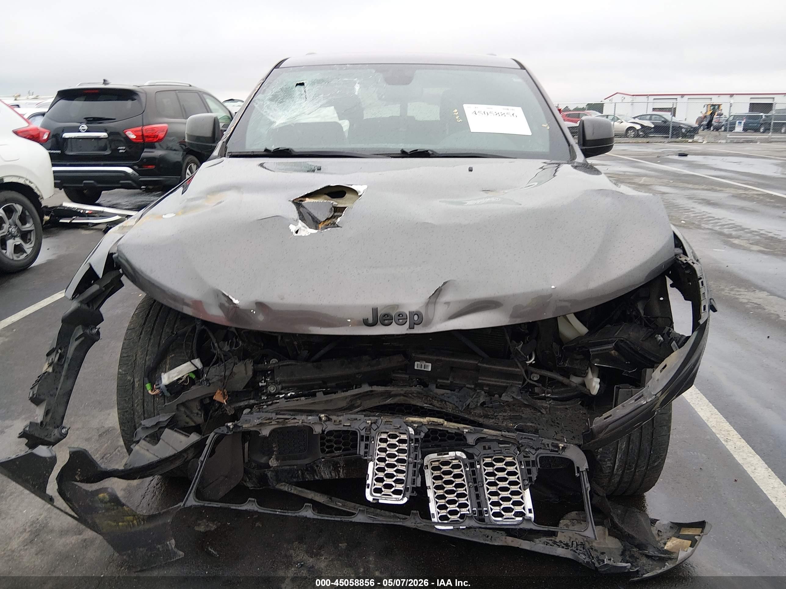 2020 Jeep Grand Cherokee Altitude 4x2 Gray vin: 1C4RJEAG4LC329185
