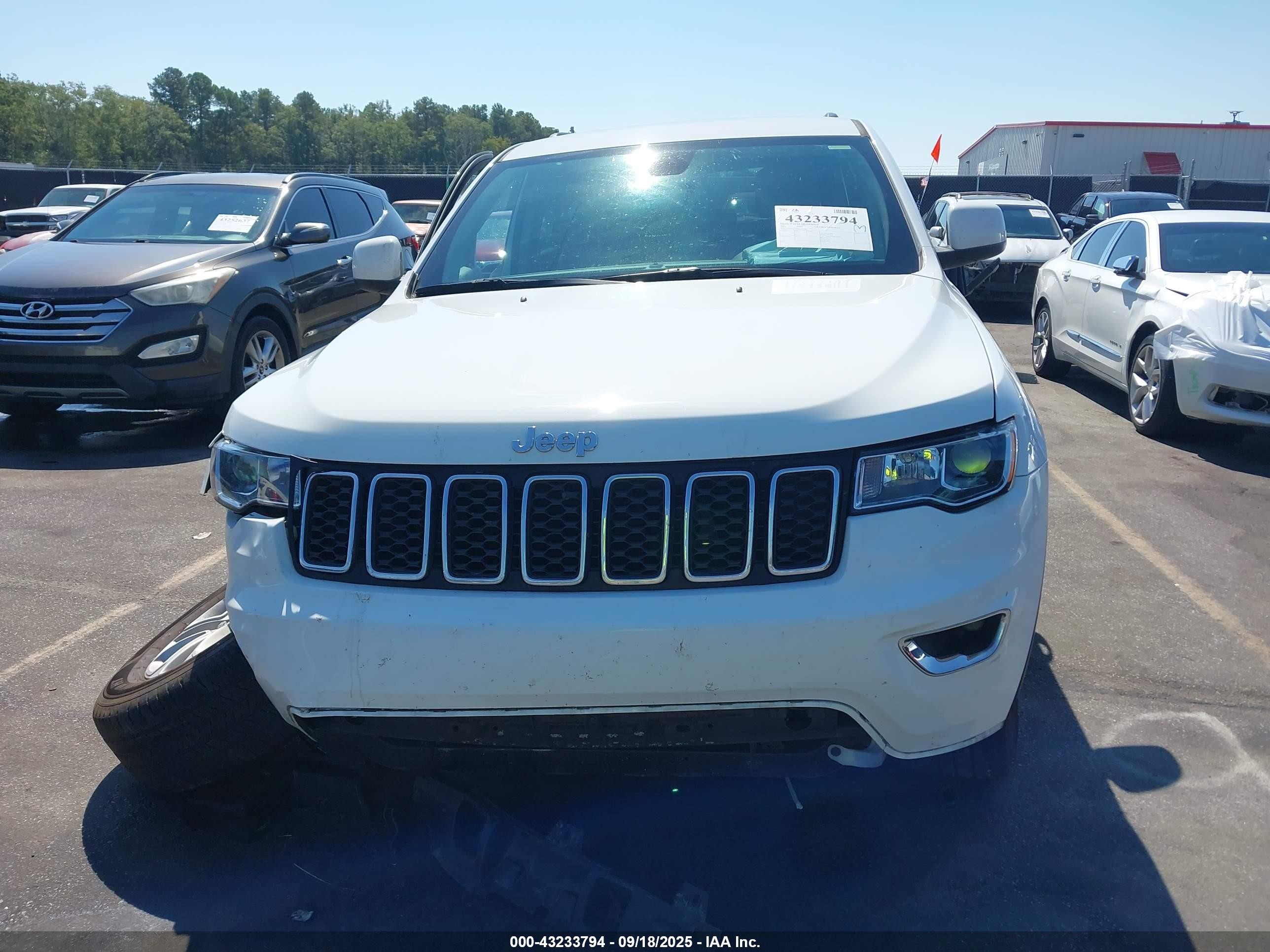 2022 Jeep Grand Cherokee Wk Laredo E 4x2 Белый vin: 1C4RJEAG4NC171305