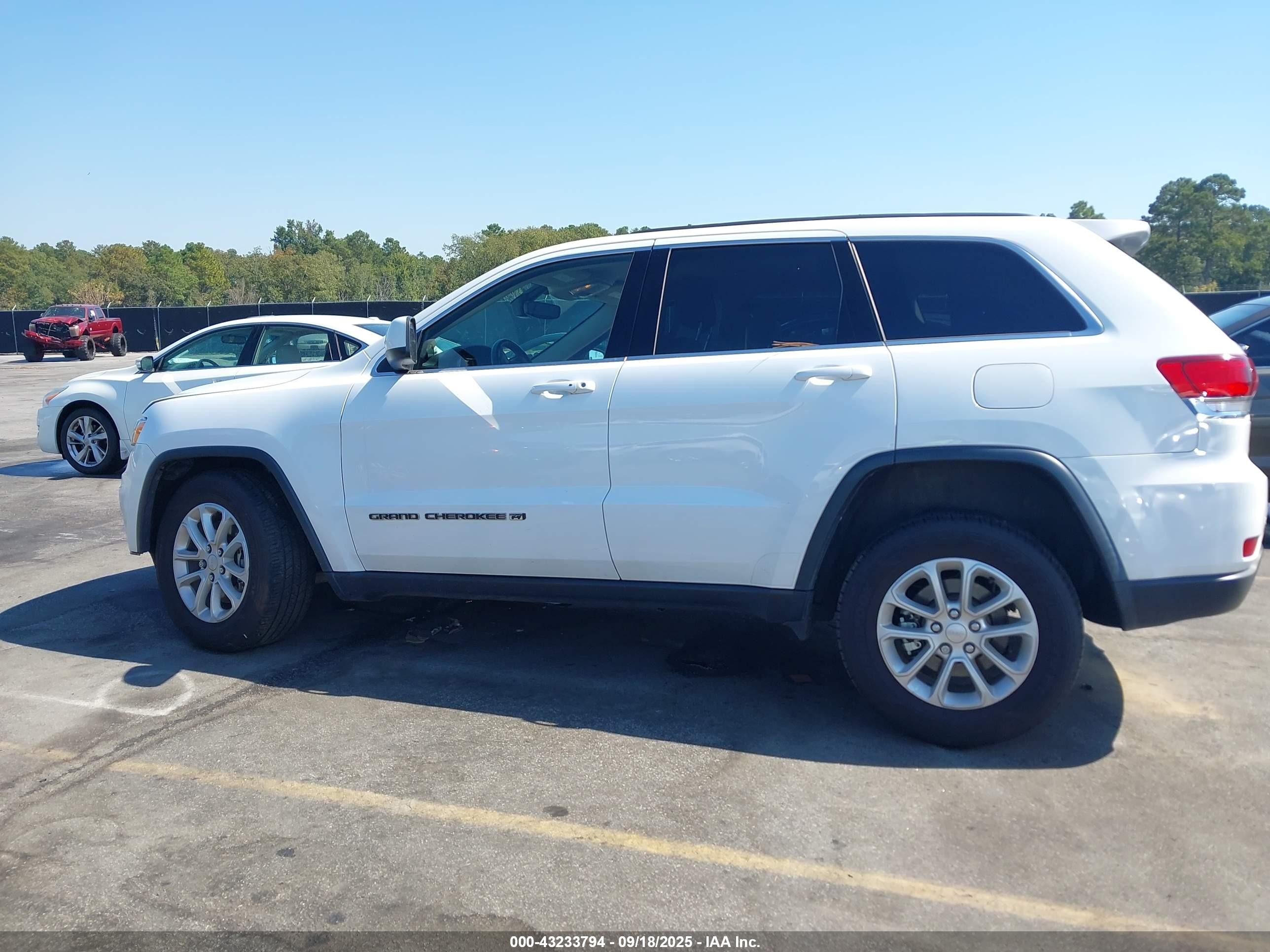 2022 Jeep Grand Cherokee Wk Laredo E 4x2 Белый vin: 1C4RJEAG4NC171305