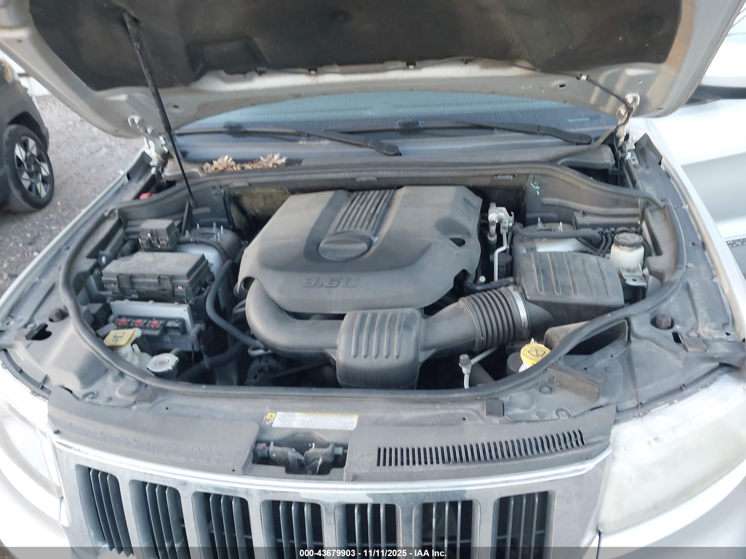 2012 Jeep Grand Cherokee Laredo Silver vin: 1C4RJEAG5CC104015