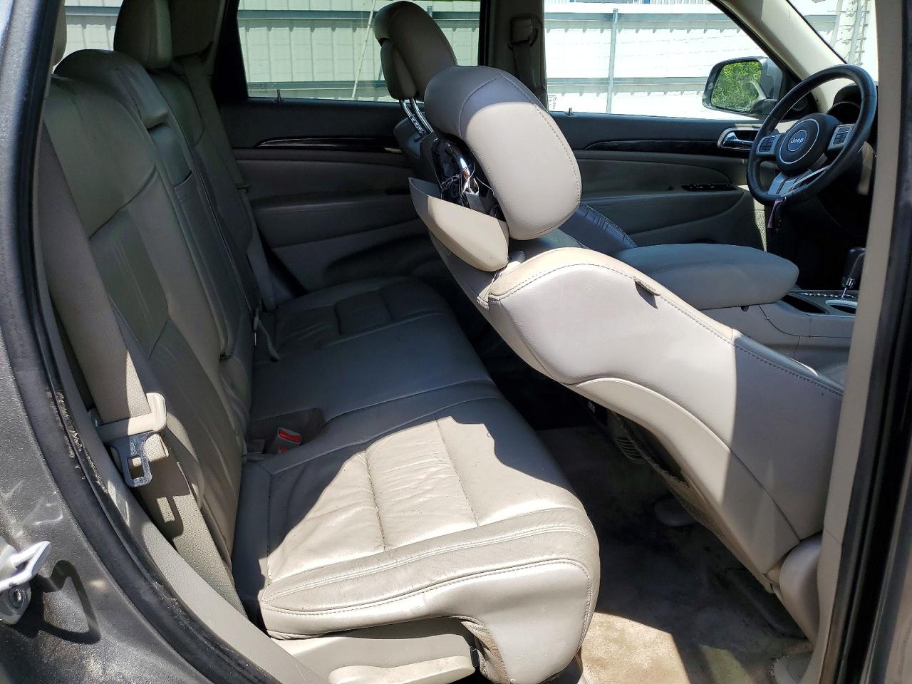 2012 Jeep Grand Cherokee Laredo Gray vin: 1C4RJEAG5CC209668