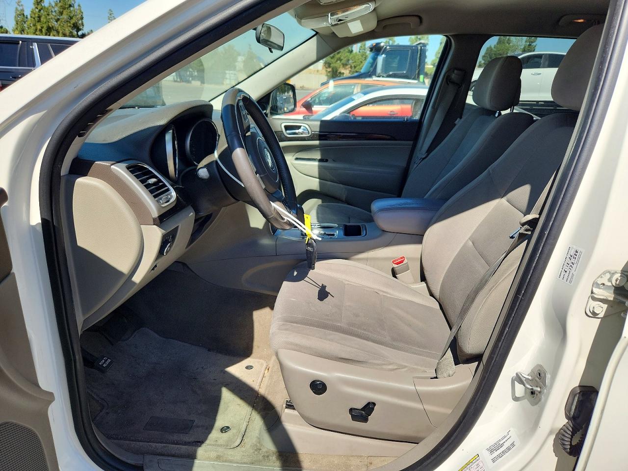 2012 Jeep Cher Latitude White vin: 1C4RJEAG5CC290770