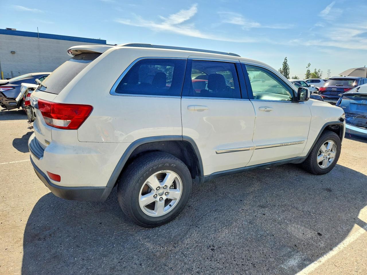 2012 Jeep Cher Latitude White vin: 1C4RJEAG5CC290770
