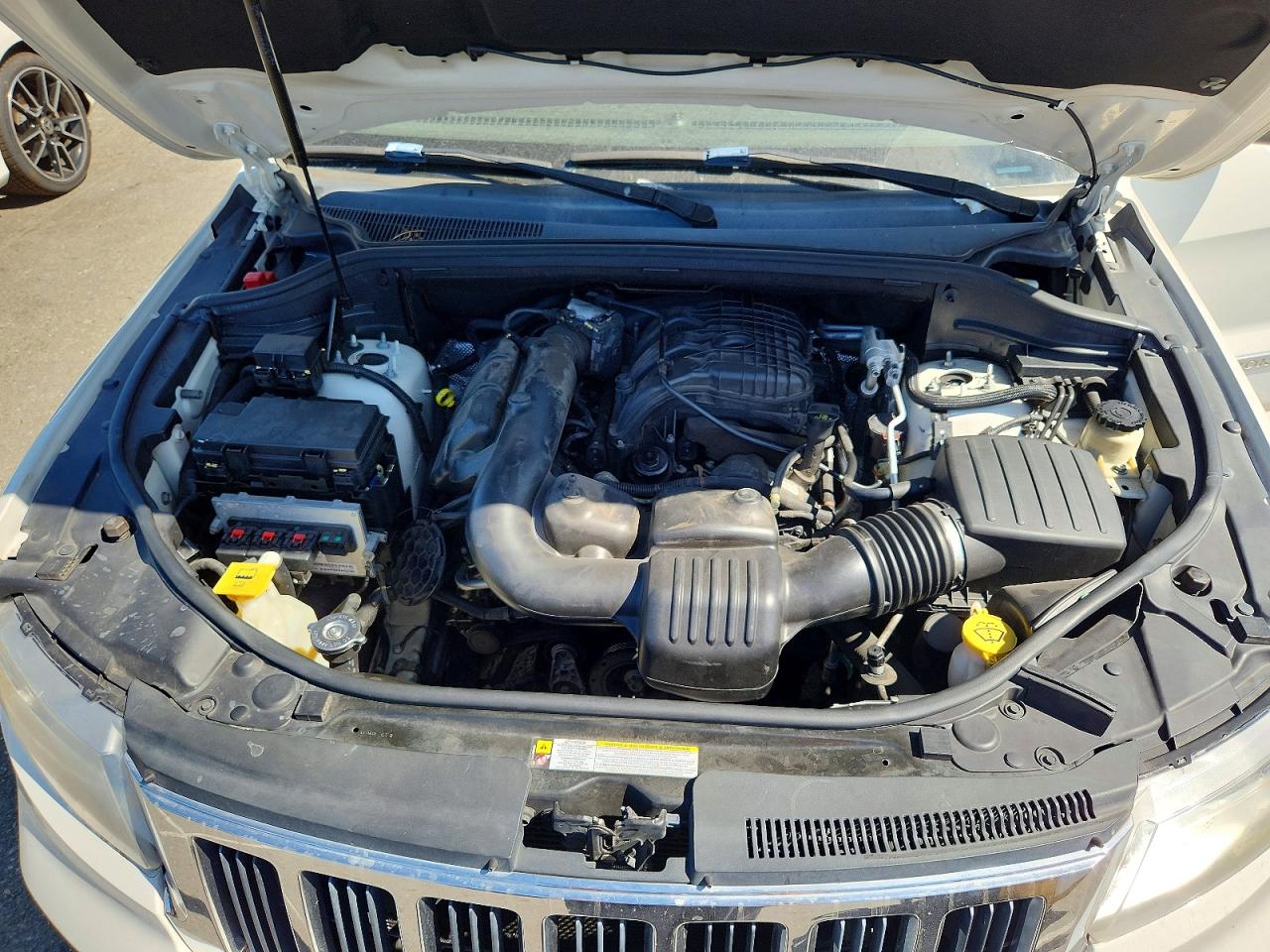 2012 Jeep Cher Latitude White vin: 1C4RJEAG5CC290770