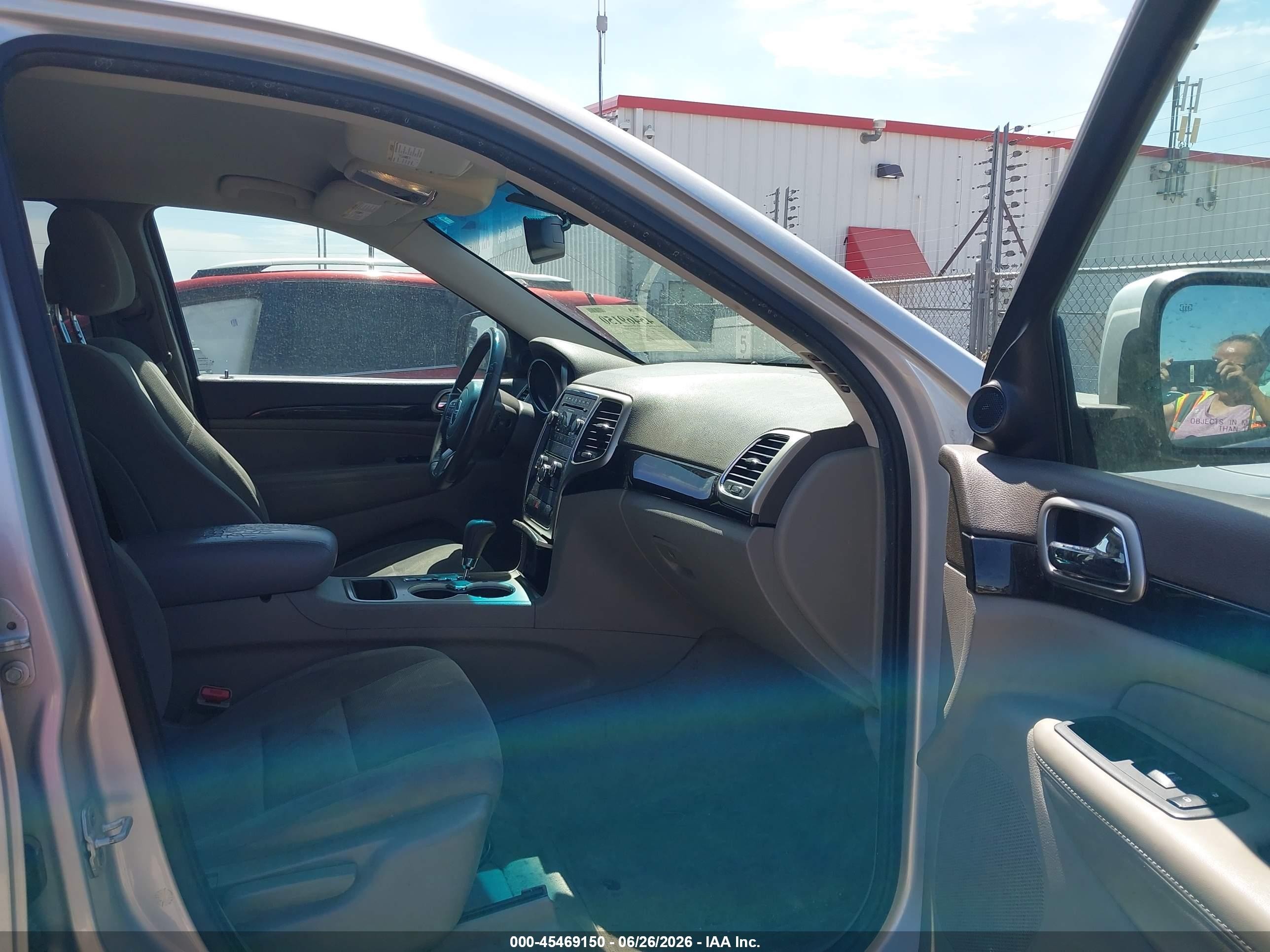 2012 Jeep Grand Cherokee Laredo Silver vin: 1C4RJEAG5CC355164