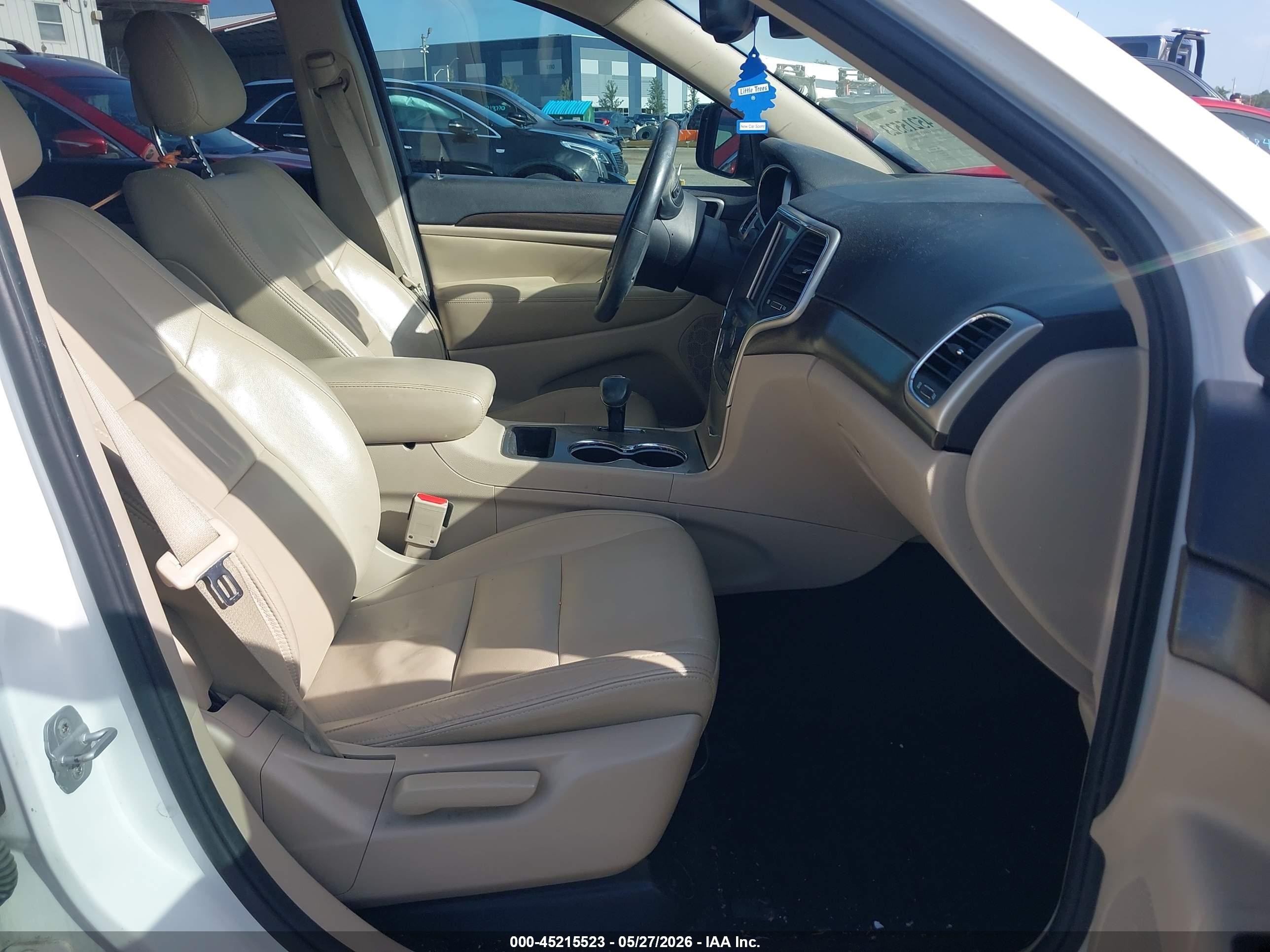 2014 Jeep Grand Cherokee Laredo White vin: 1C4RJEAG5EC120301
